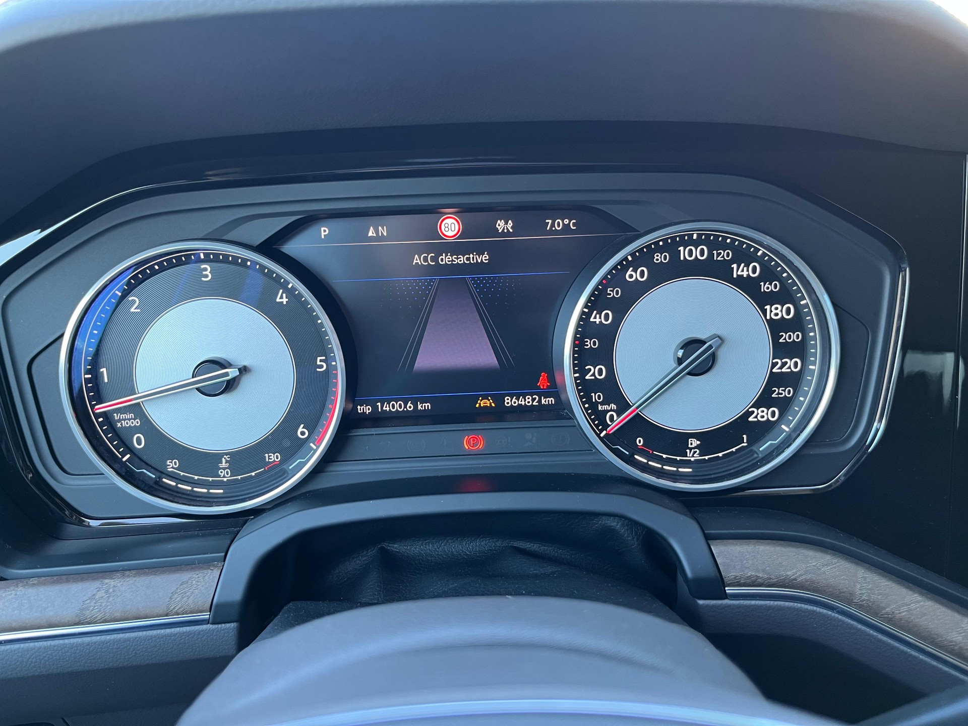 VW Touareg 3.0 TDI Elegance Tiptronic-image-17