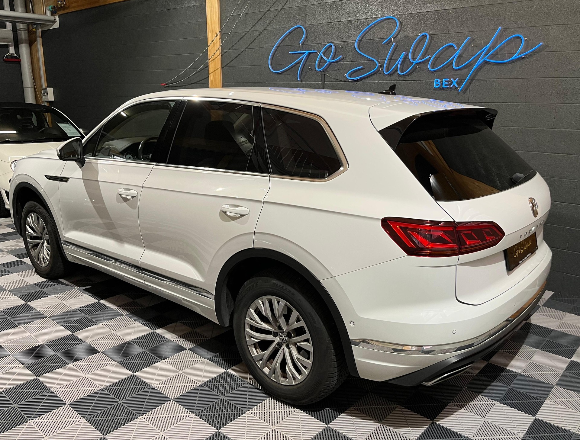 VW Touareg 3.0 TDI Elegance Tiptronic-image-6