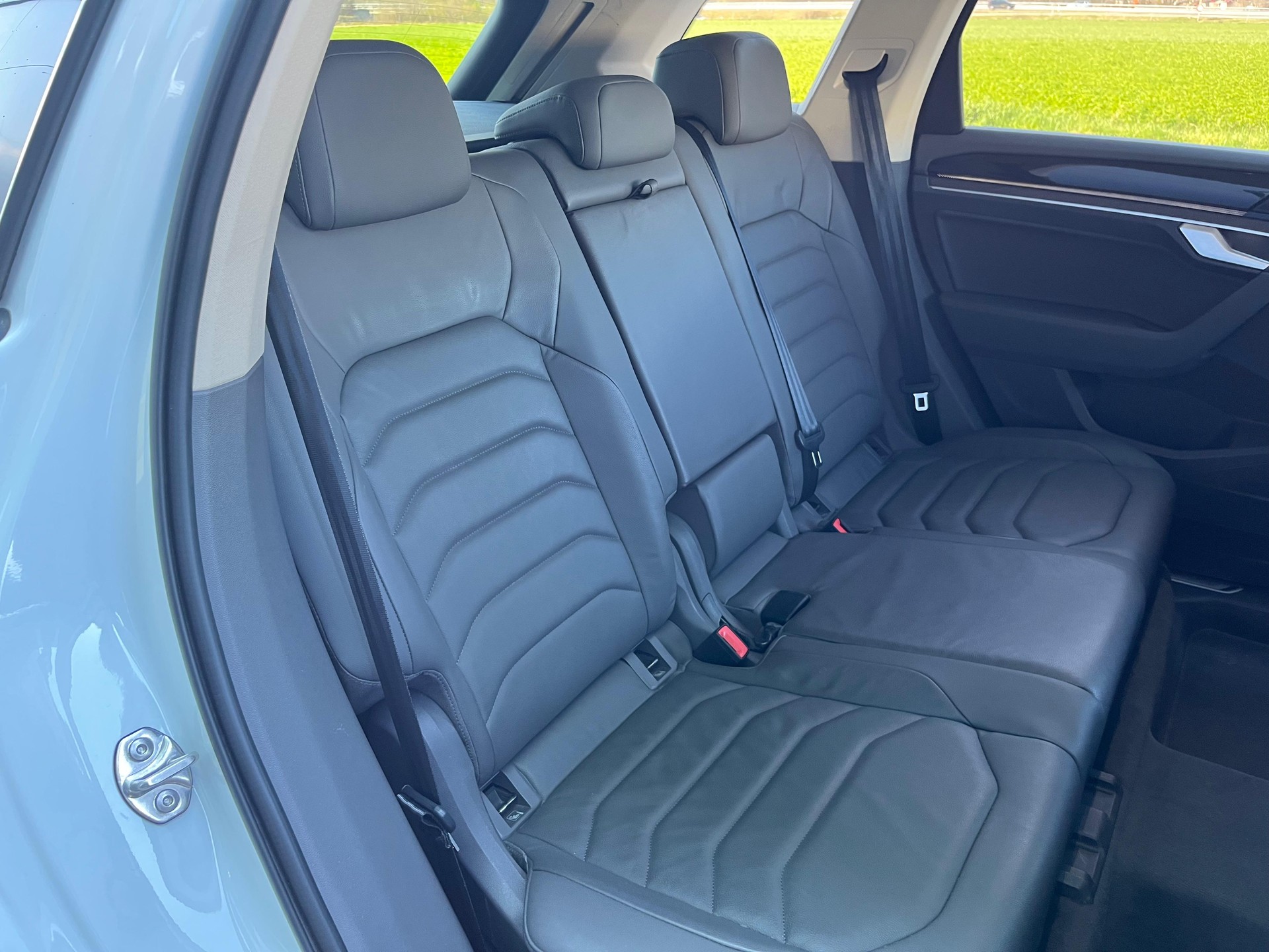 VW Touareg 3.0 TDI Elegance Tiptronic-image-10