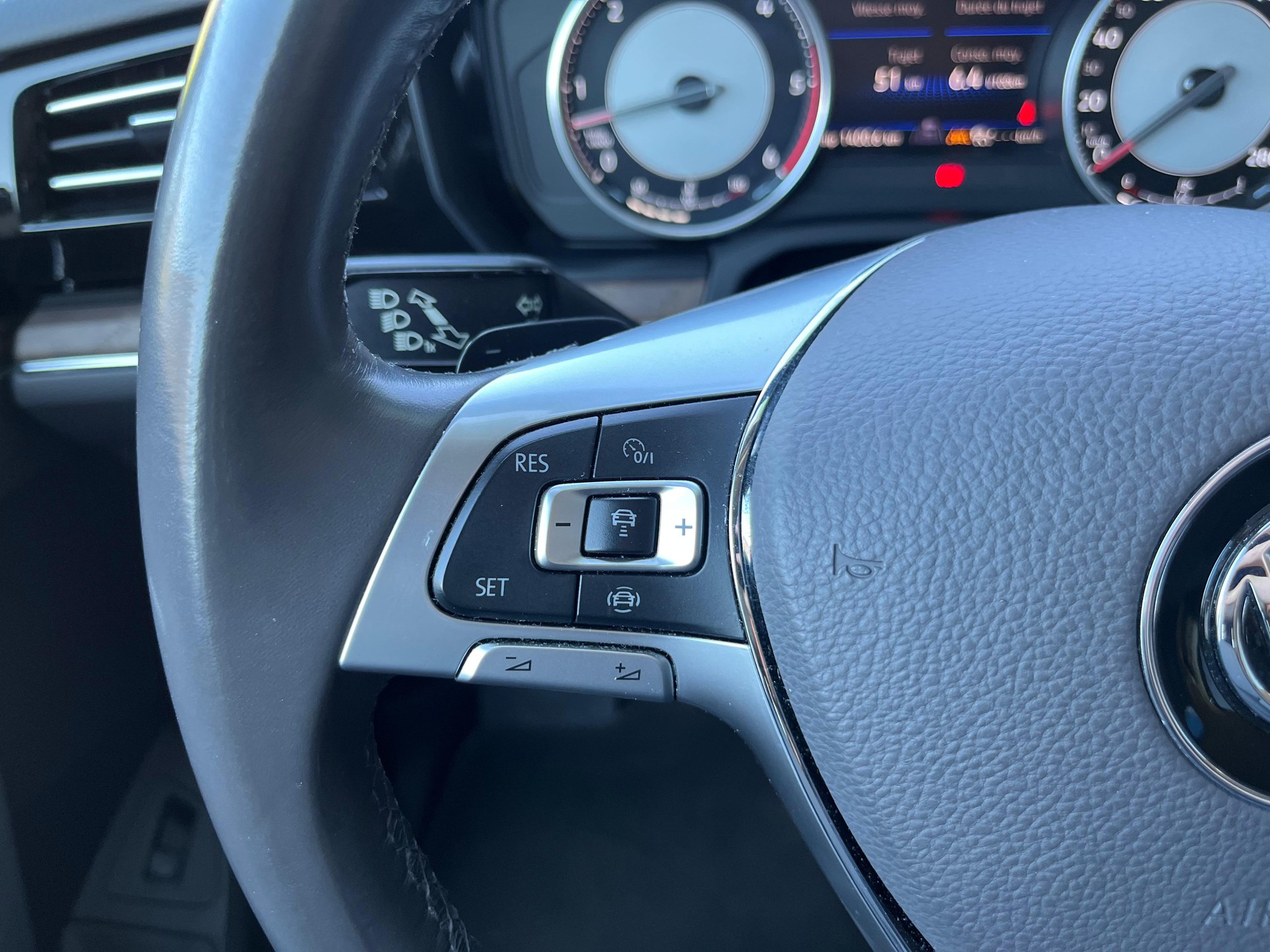 VW Touareg 3.0 TDI Elegance Tiptronic-image-13