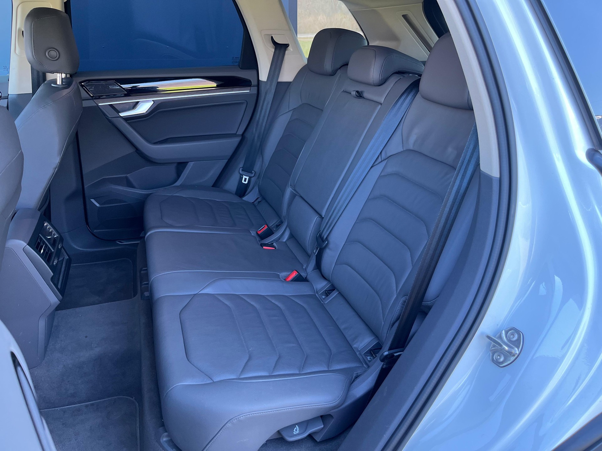 VW Touareg 3.0 TDI Elegance Tiptronic-image-8