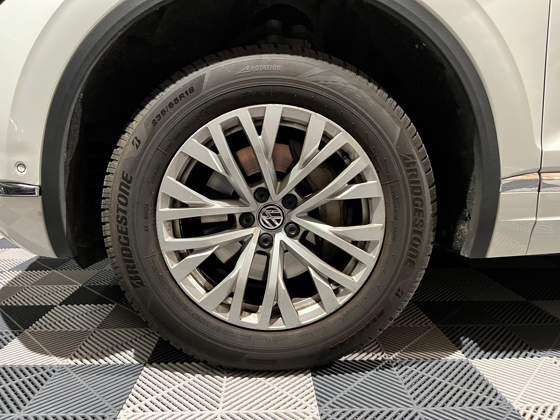VW Touareg 3.0 TDI Elegance Tiptronic-image-23
