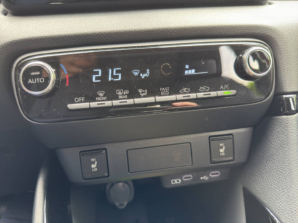 TOYOTA Yaris 1.5 VVT-i HSD Trend-image-10