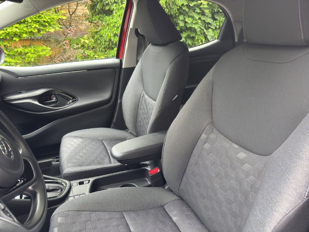 TOYOTA Yaris 1.5 VVT-i HSD Trend-image-4