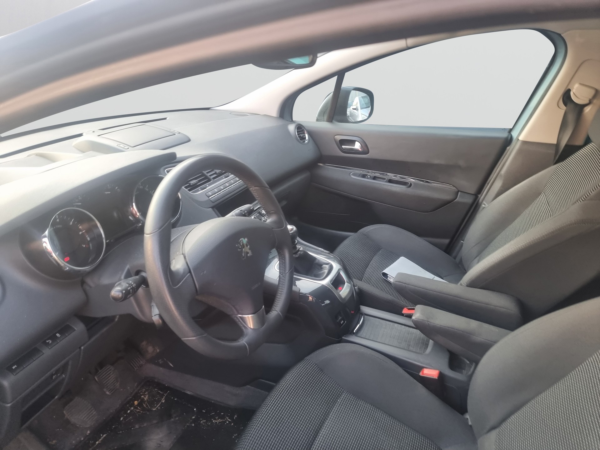 PEUGEOT 5008 1.6 16V T Family-image-6