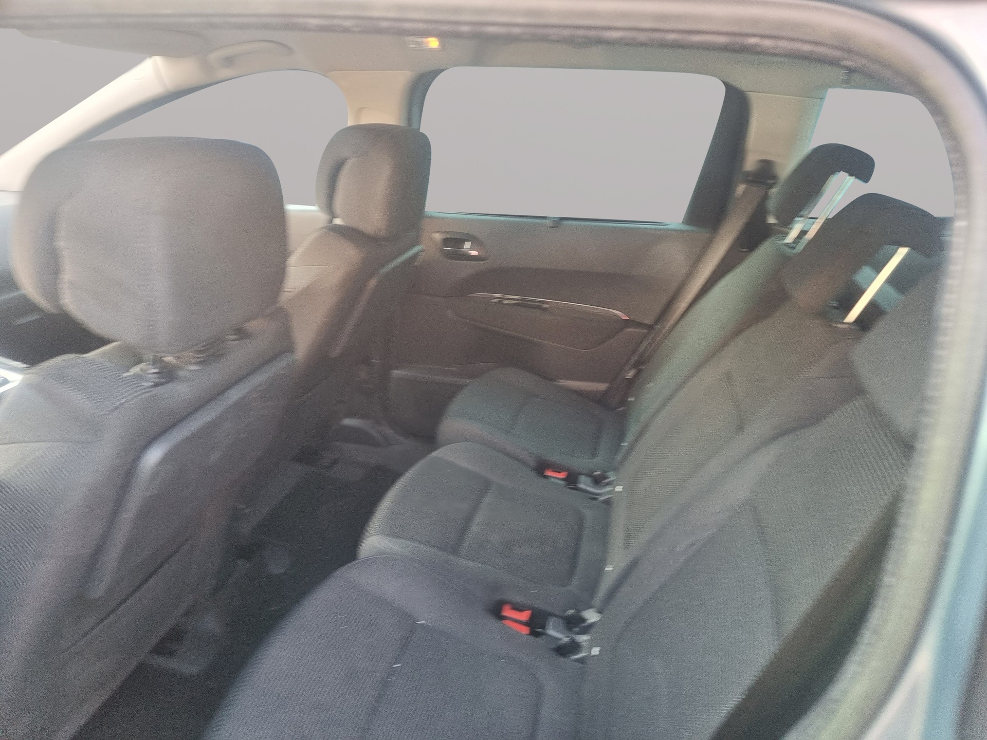 PEUGEOT 5008 1.6 16V T Family-image-7