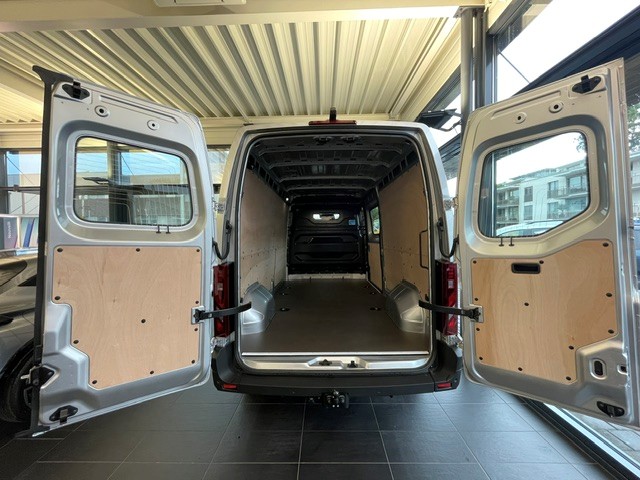 RENAULT Master T35 2.0 Blue dCi 170 L3H2 Automat-image-12