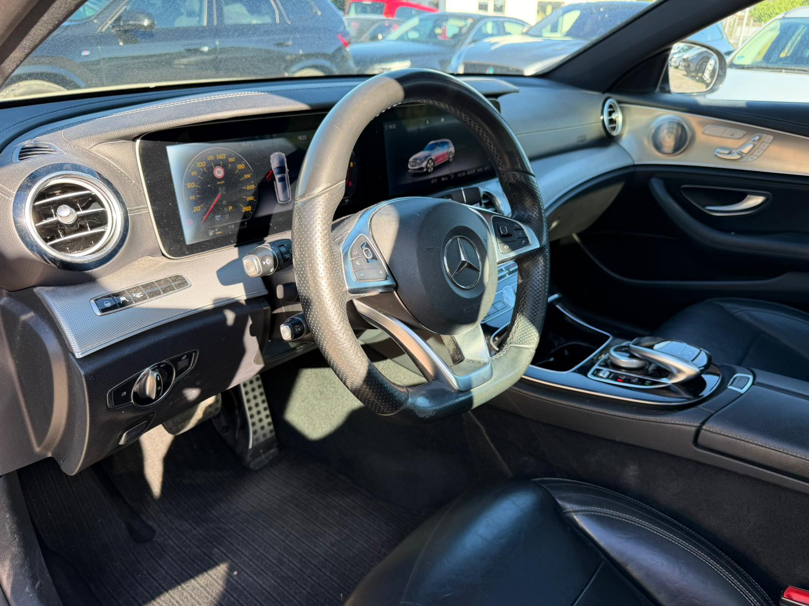 MERCEDES-BENZ E 220 d AMG Line 9G-Tronic-image-11