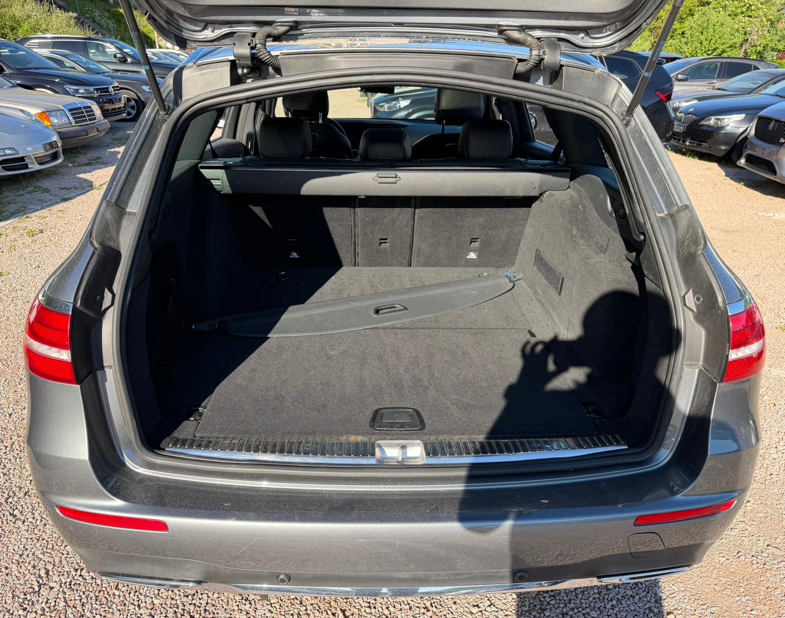 MERCEDES-BENZ E 220 d AMG Line 9G-Tronic-image-13