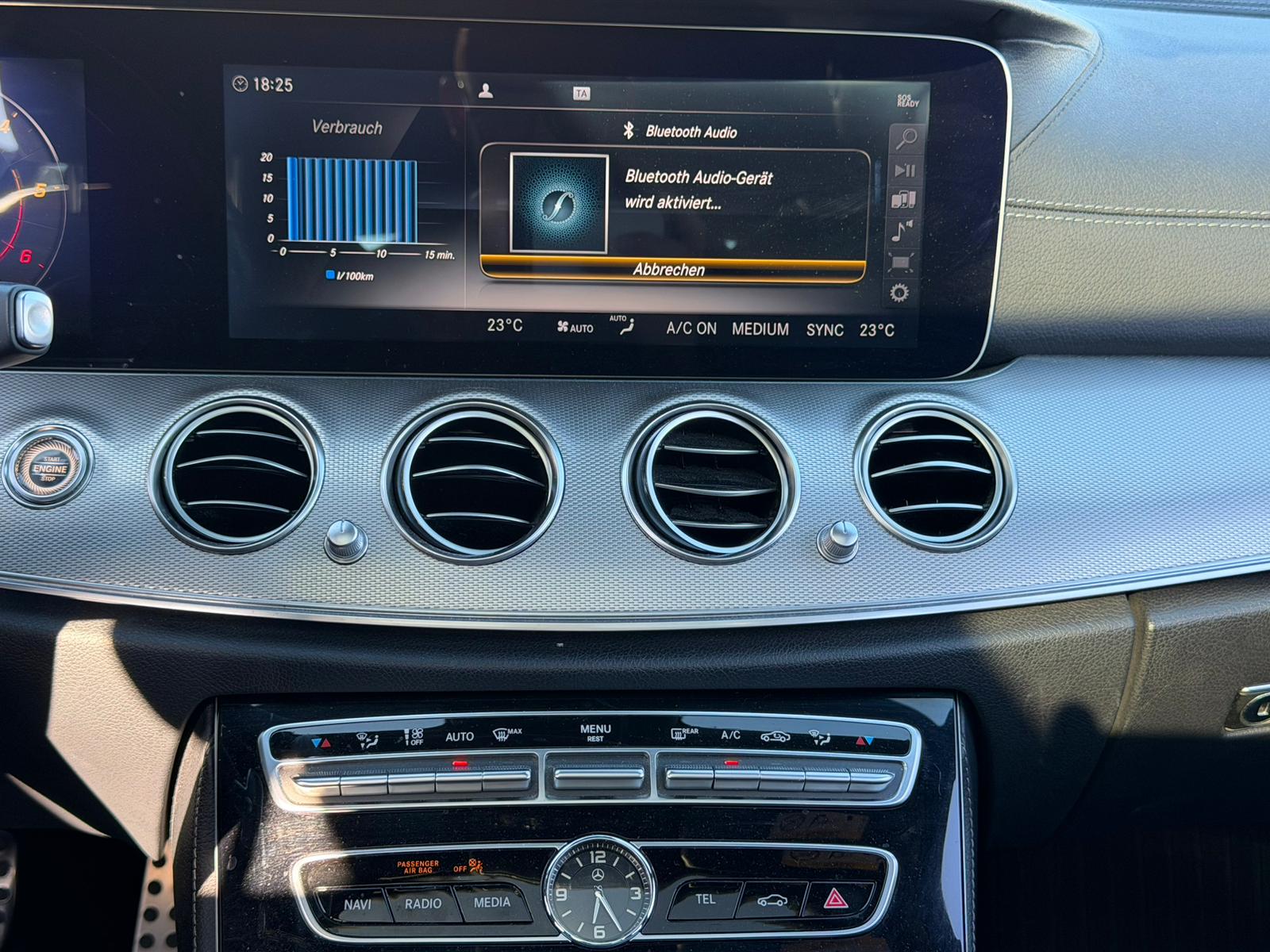 MERCEDES-BENZ E 220 d AMG Line 9G-Tronic-image-21