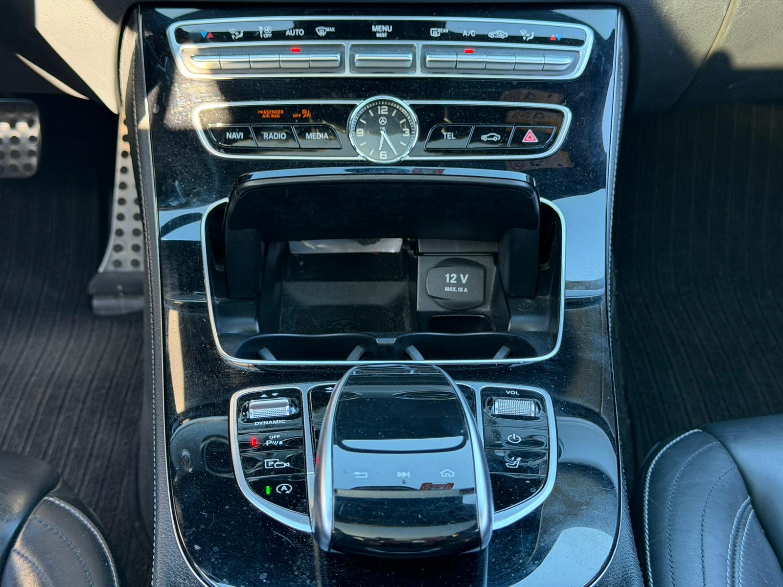 MERCEDES-BENZ E 220 d AMG Line 9G-Tronic-image-23