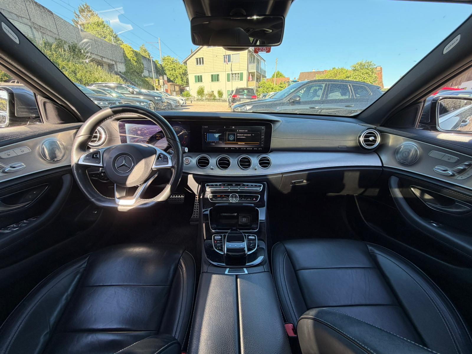 MERCEDES-BENZ E 220 d AMG Line 9G-Tronic-image-19