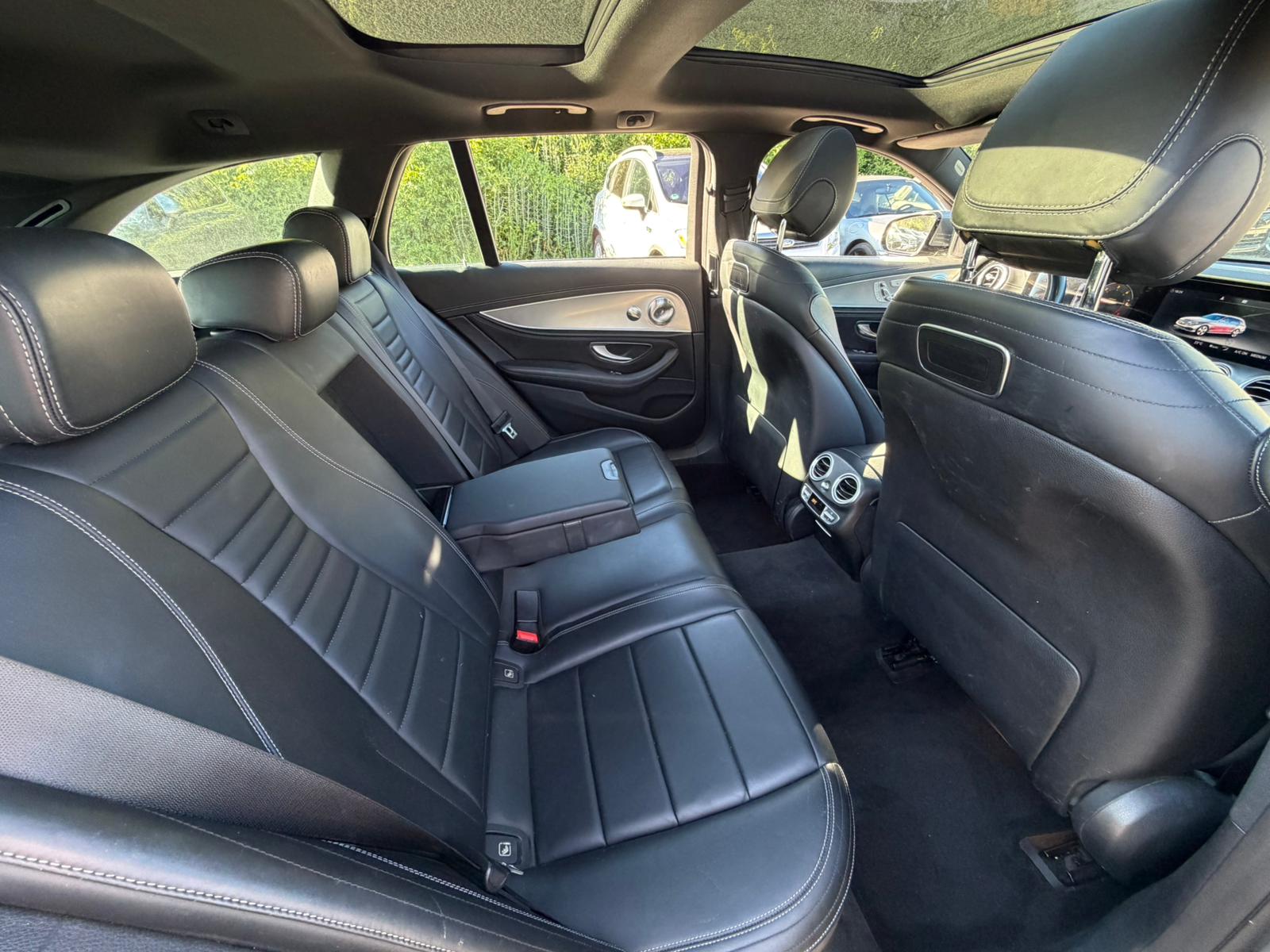 MERCEDES-BENZ E 220 d AMG Line 9G-Tronic-image-15