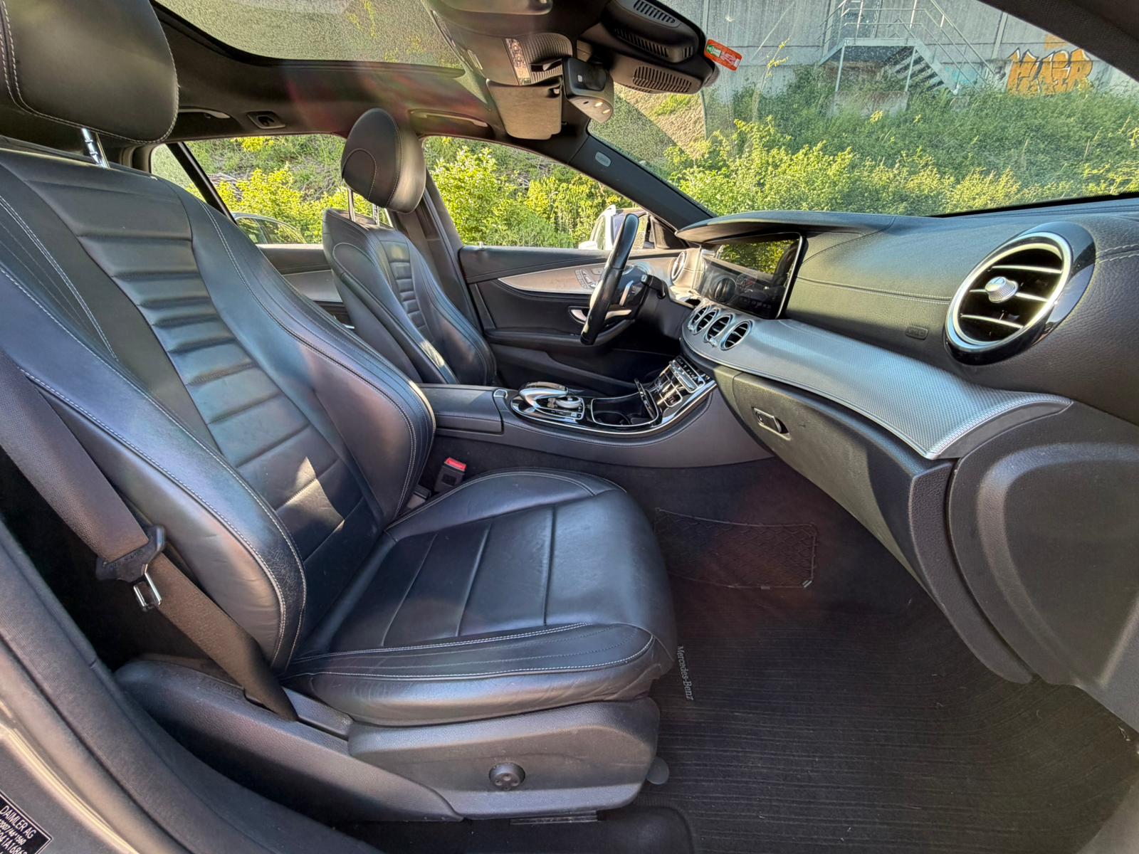 MERCEDES-BENZ E 220 d AMG Line 9G-Tronic-image-16