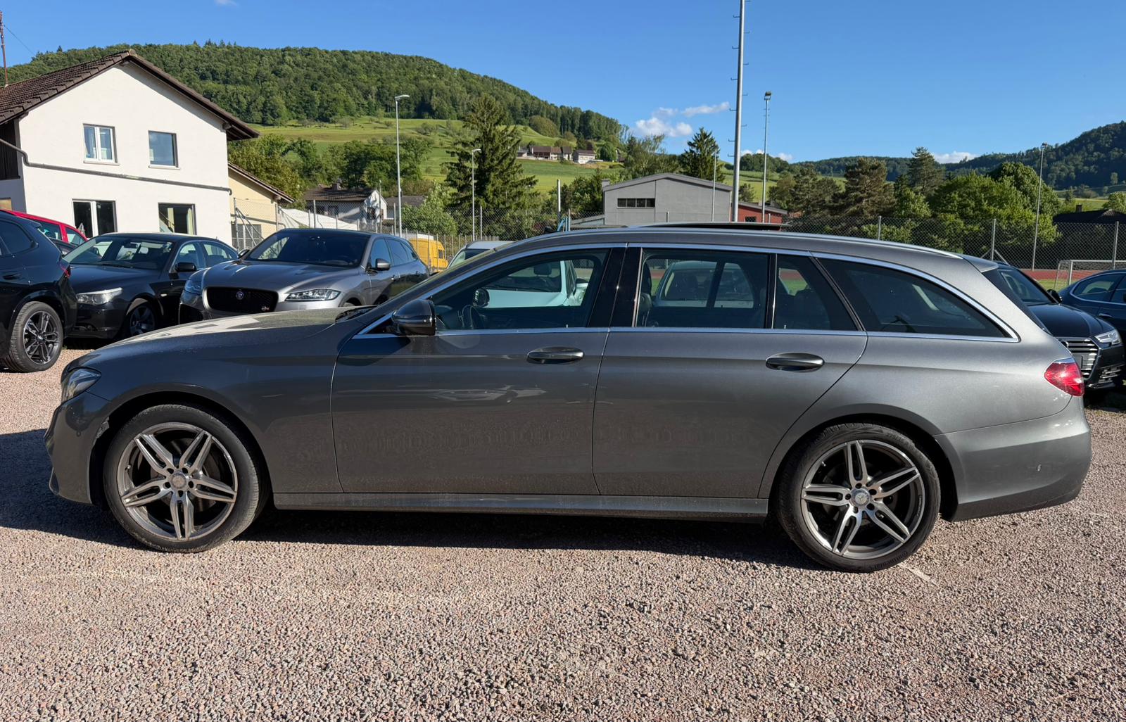 MERCEDES-BENZ E 220 d AMG Line 9G-Tronic-image-1