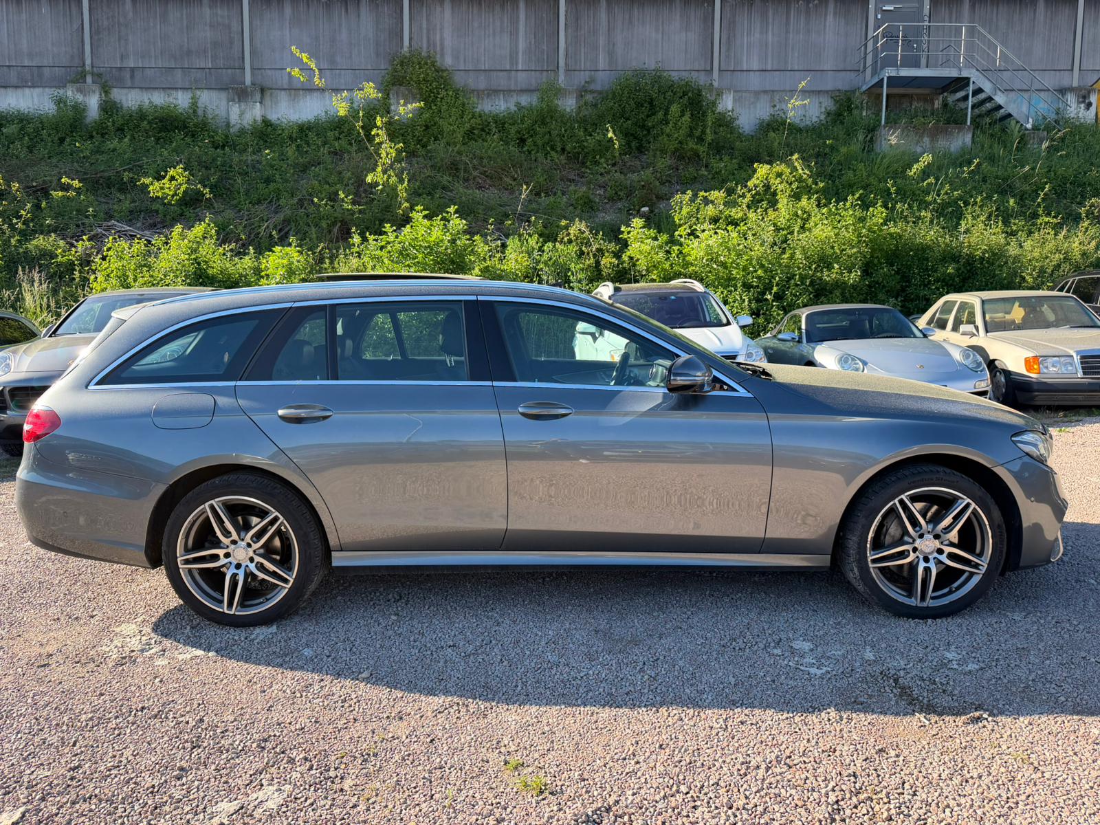 MERCEDES-BENZ E 220 d AMG Line 9G-Tronic-image-5