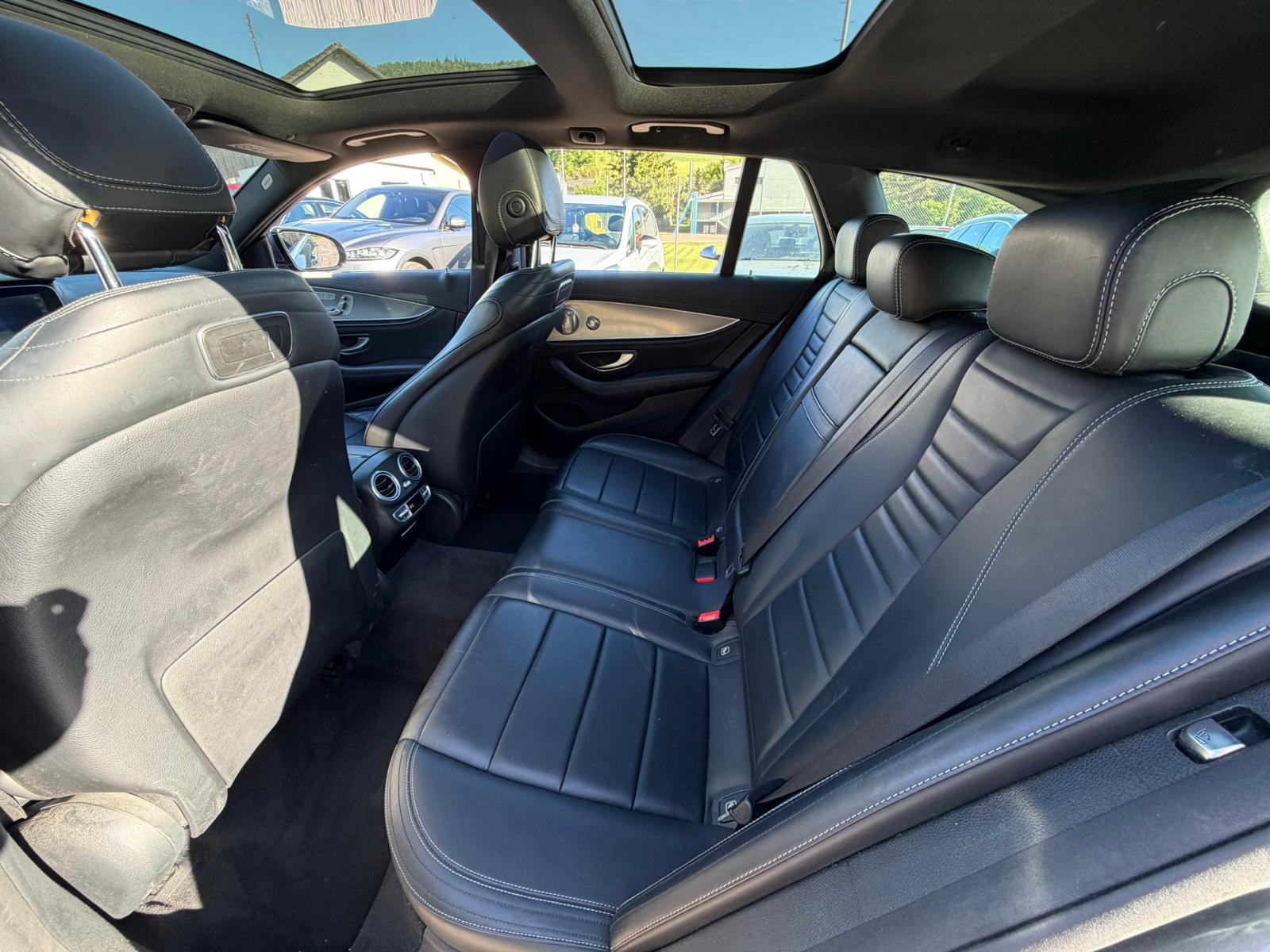 MERCEDES-BENZ E 220 d AMG Line 9G-Tronic-image-12