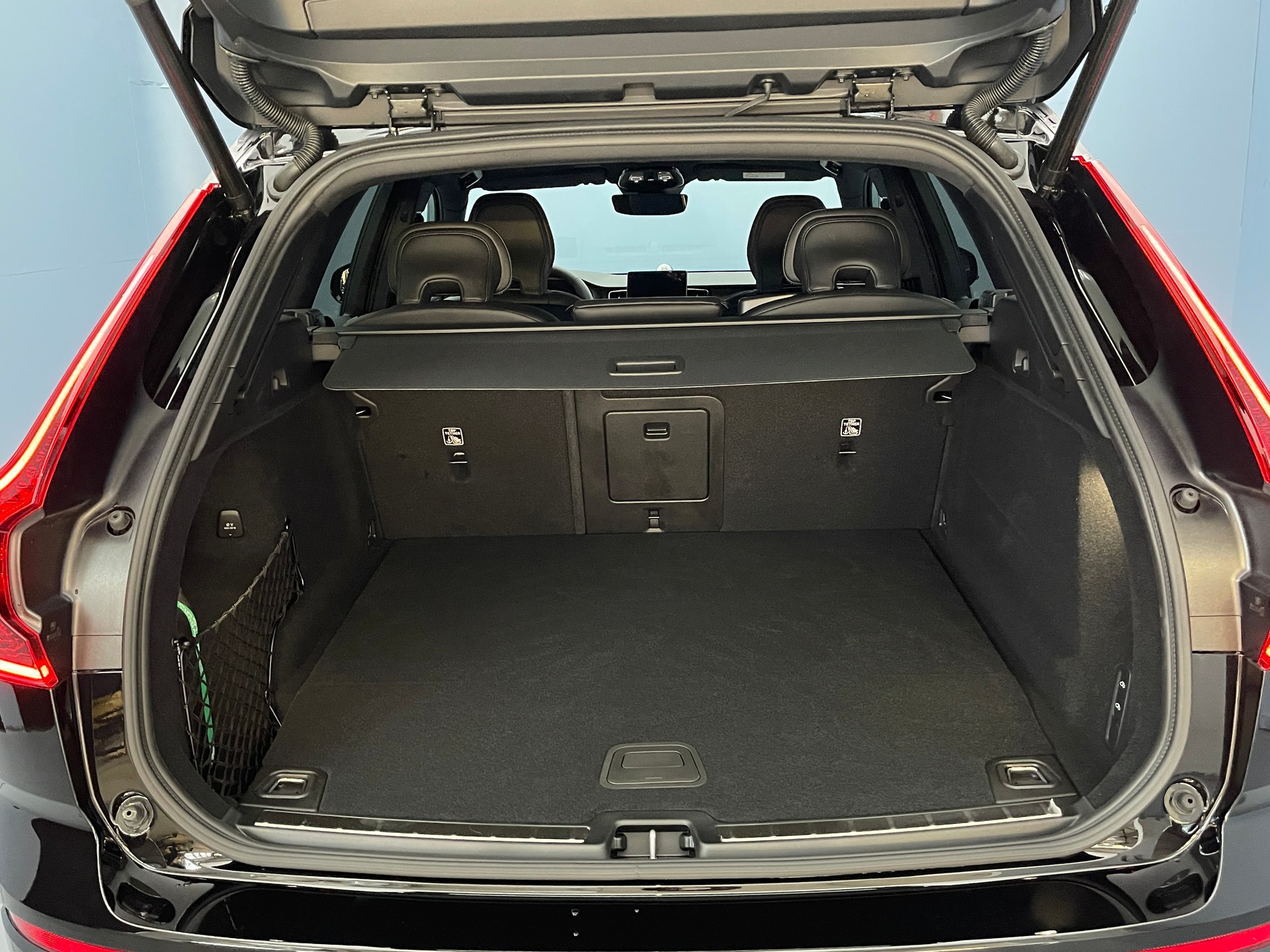 VOLVO XC60 2.0 T8 TE Black Edition eAWD-image-6