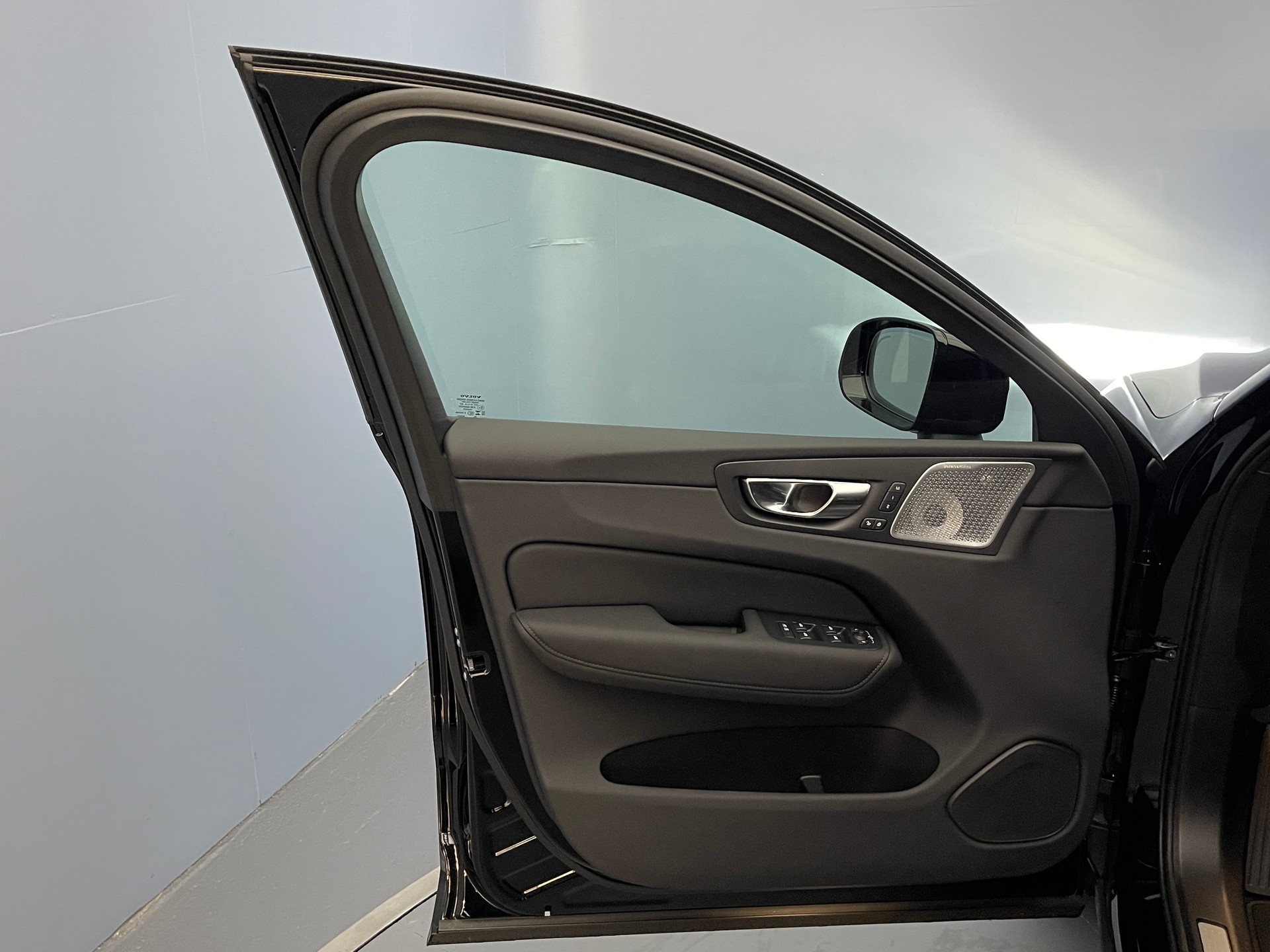 VOLVO XC60 2.0 T8 TE Black Edition eAWD-image-10