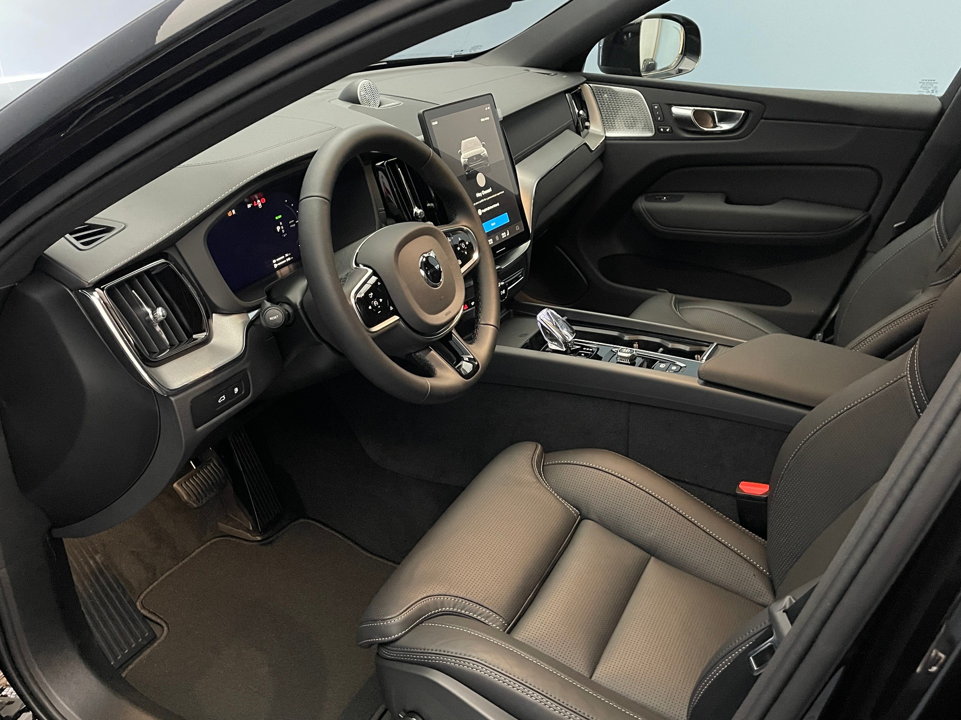 VOLVO XC60 2.0 T8 TE Black Edition eAWD-image-12