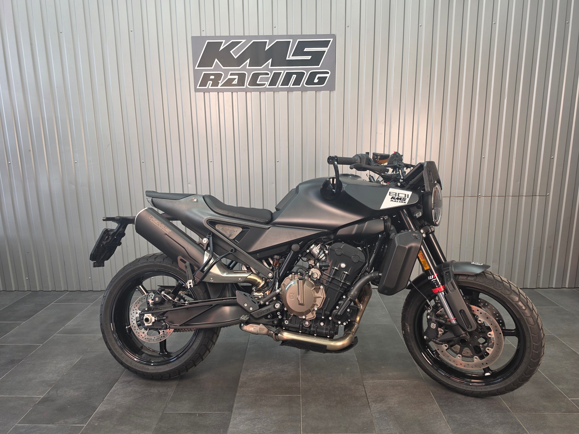 HUSQVARNA Svartpilen 801-showroom-element-1