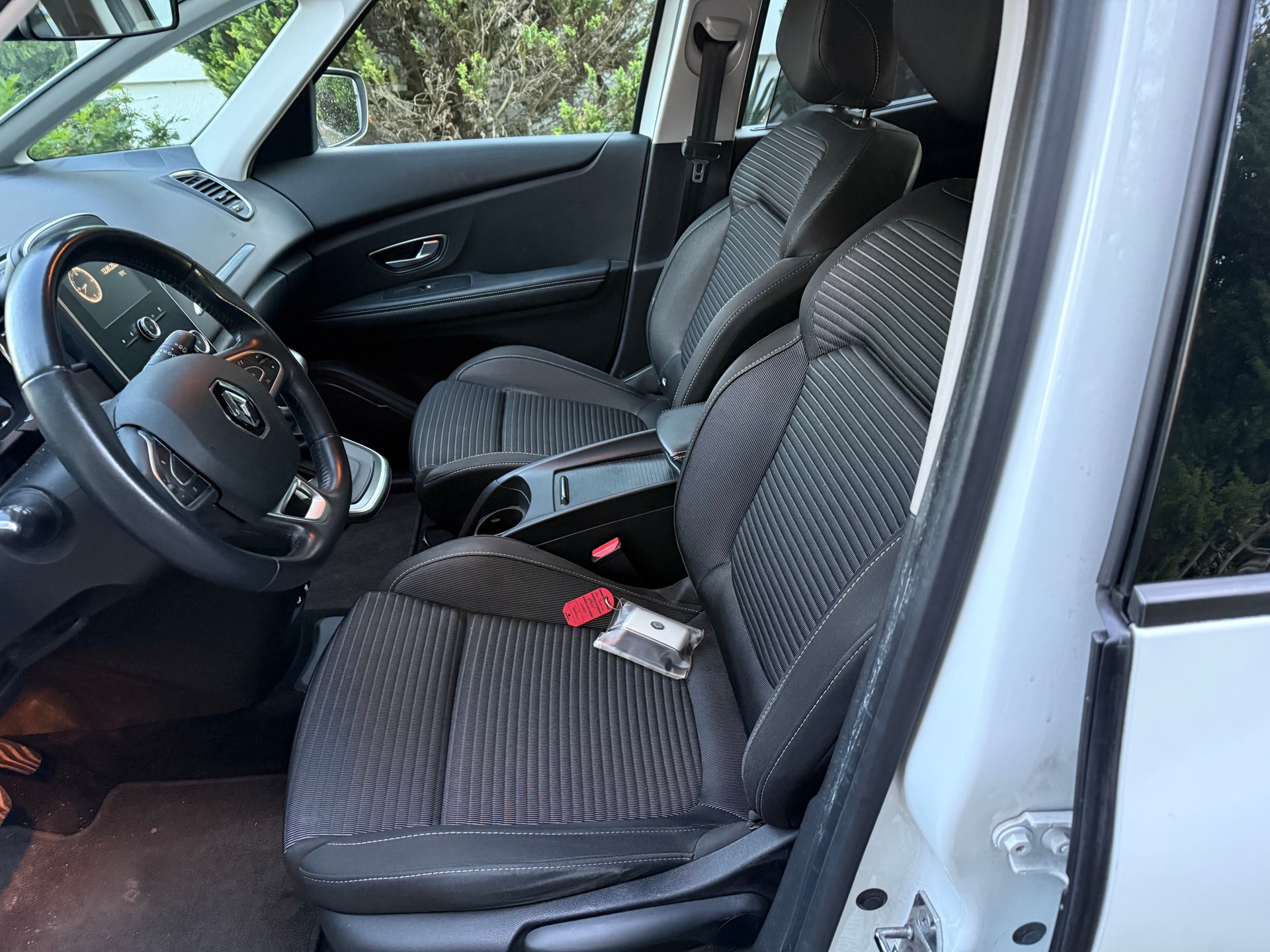 RENAULT Grand Scénic 1.5 dCi Intens EDC-image-7