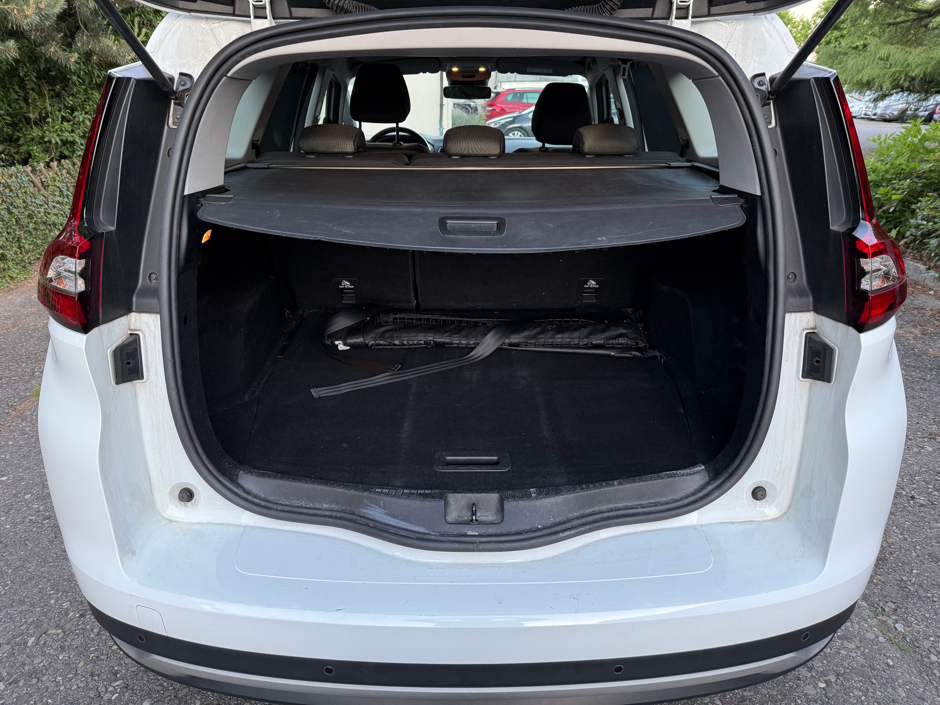 RENAULT Grand Scénic 1.5 dCi Intens EDC-image-12