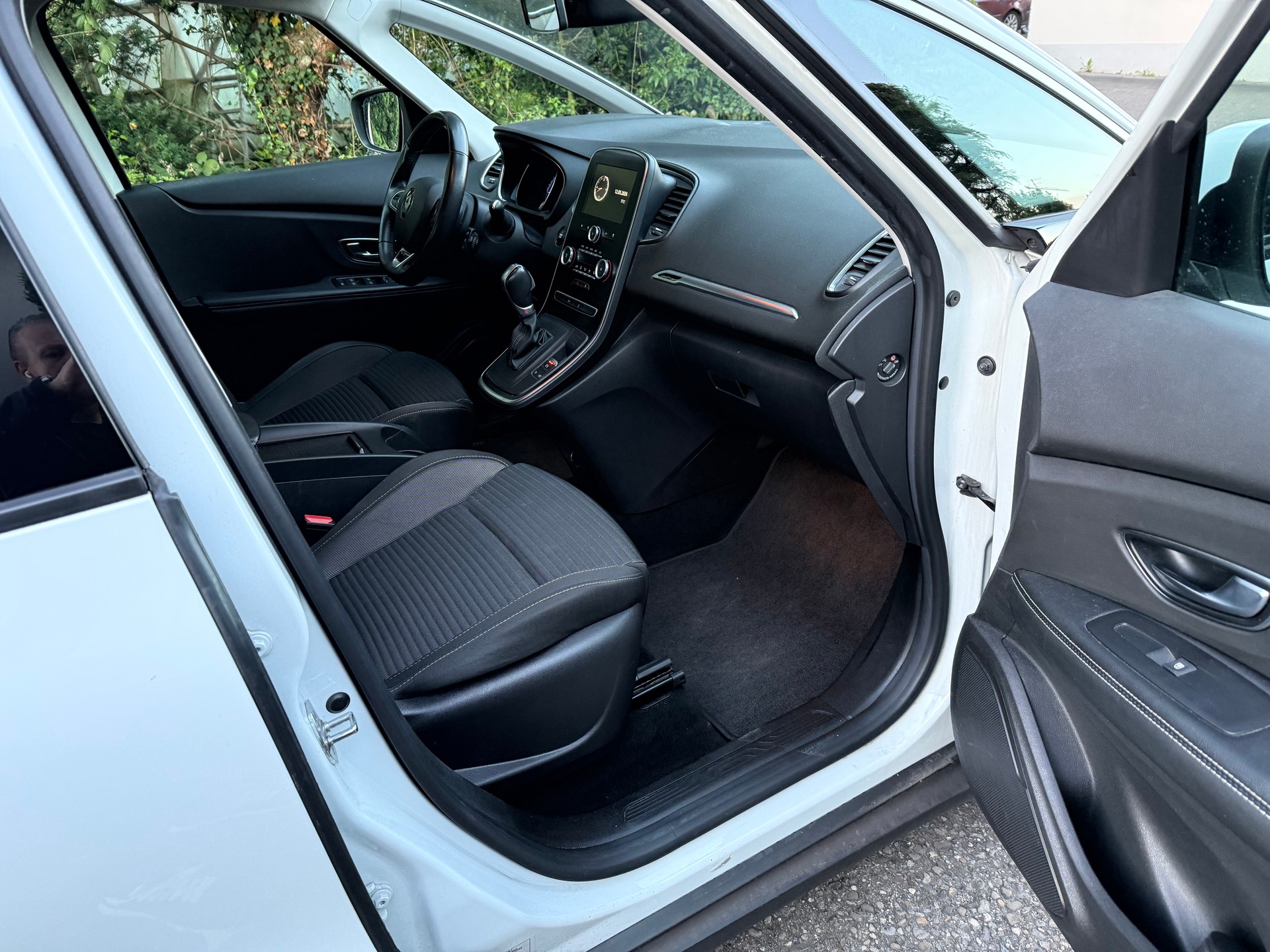 RENAULT Grand Scénic 1.5 dCi Intens EDC-image-11