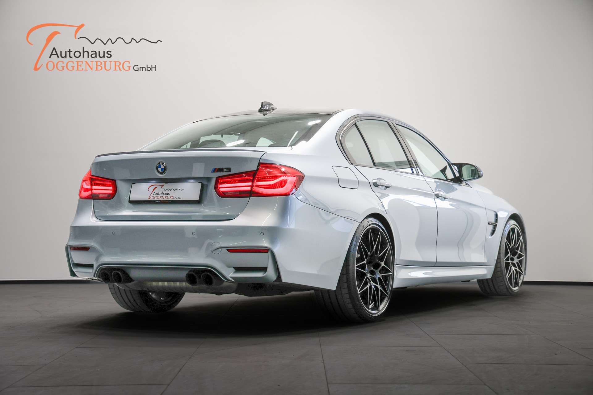 BMW M3 Competition Drivelogic *Individual Silverstone Metallic*-image-13