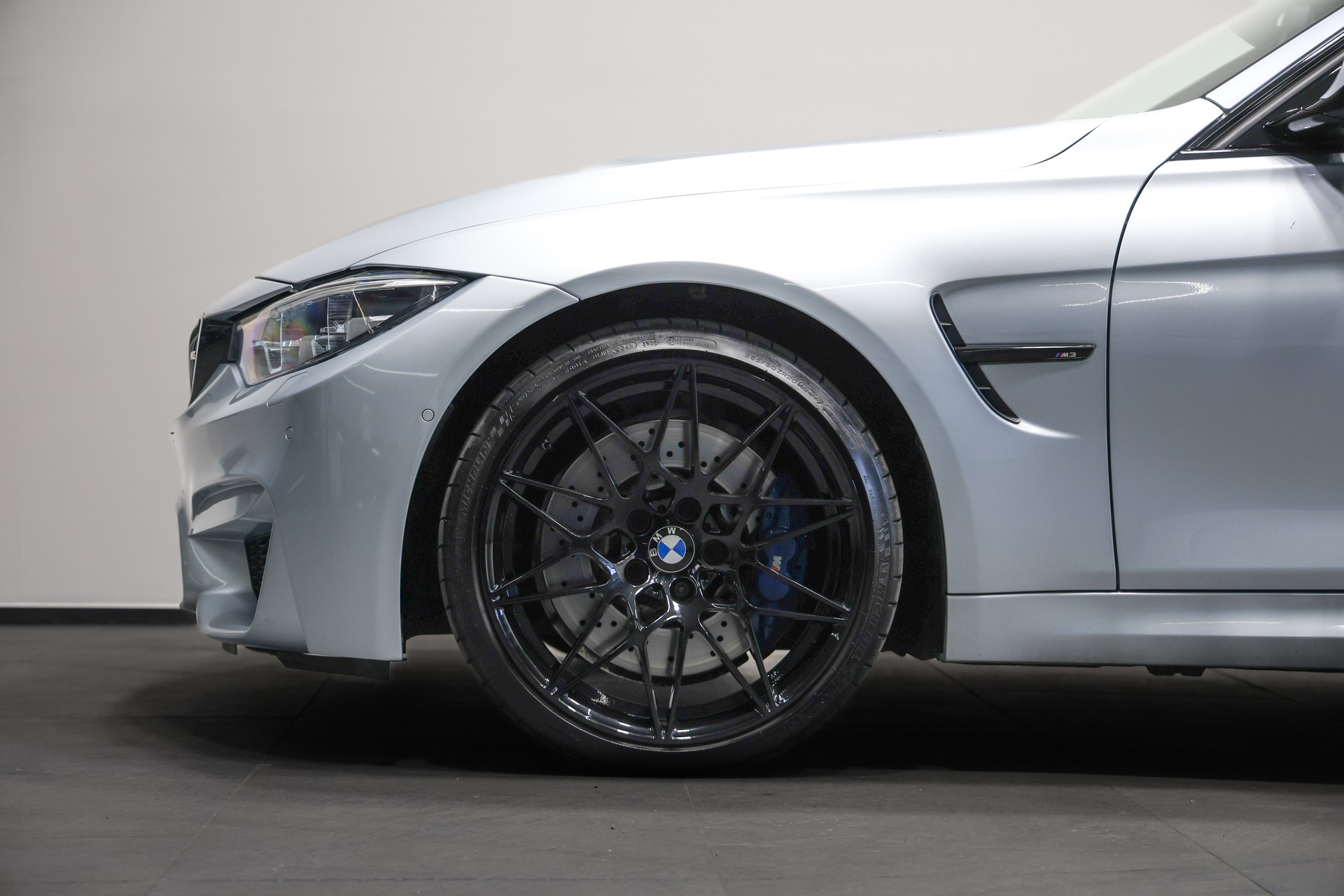 BMW M3 Competition Drivelogic *Individual Silverstone Metallic*-image-11