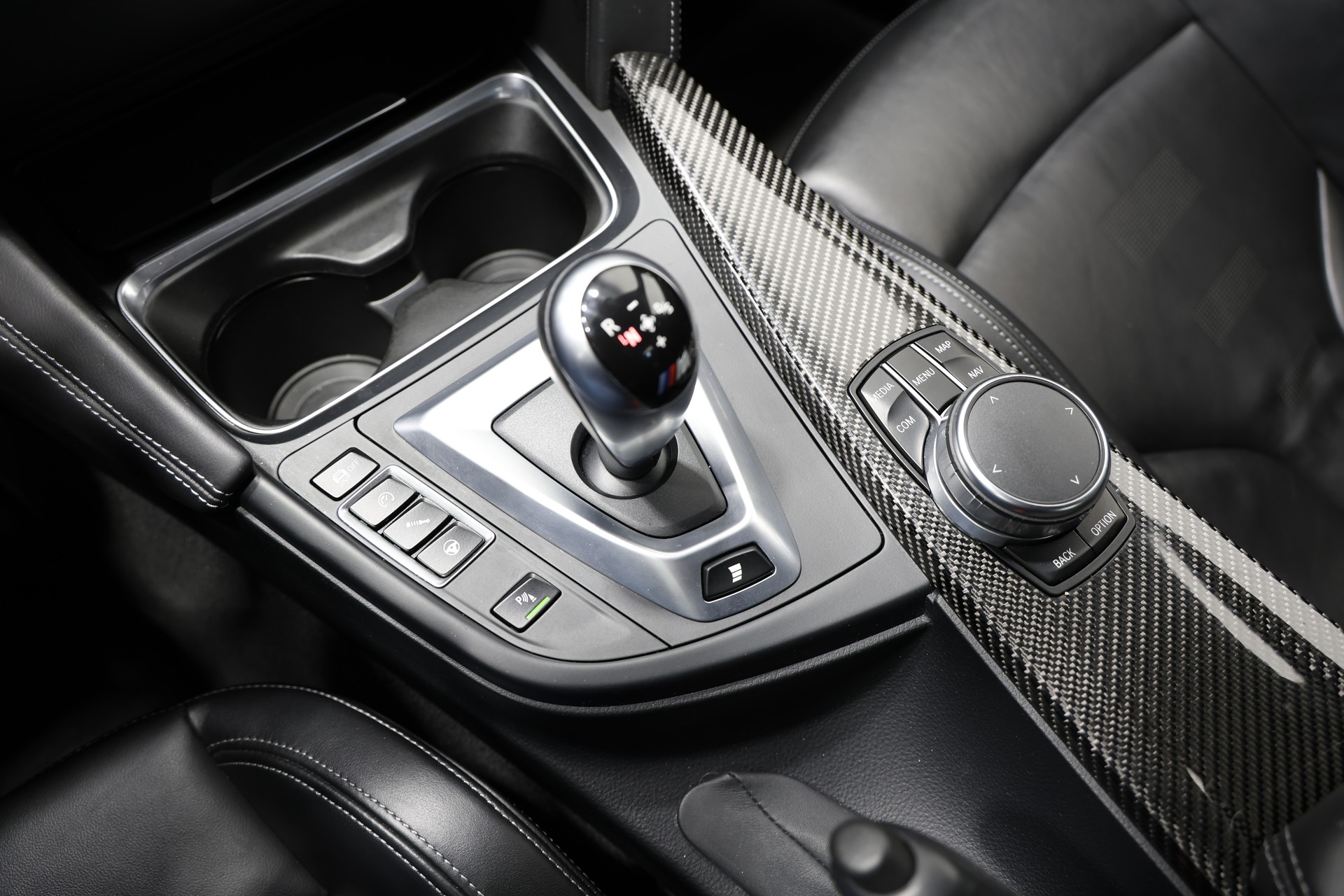 BMW M3 Competition Drivelogic *Individual Silverstone Metallic*-image-27