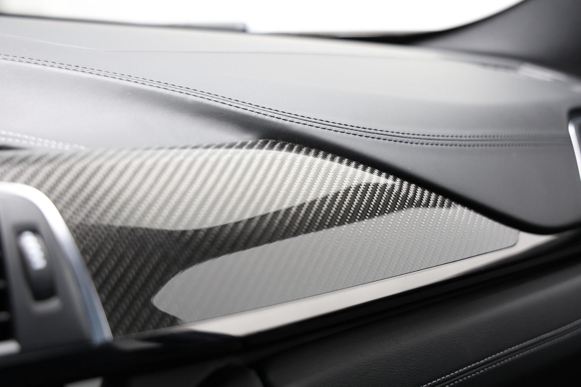 BMW M3 Competition Drivelogic *Individual Silverstone Metallic*-image-28