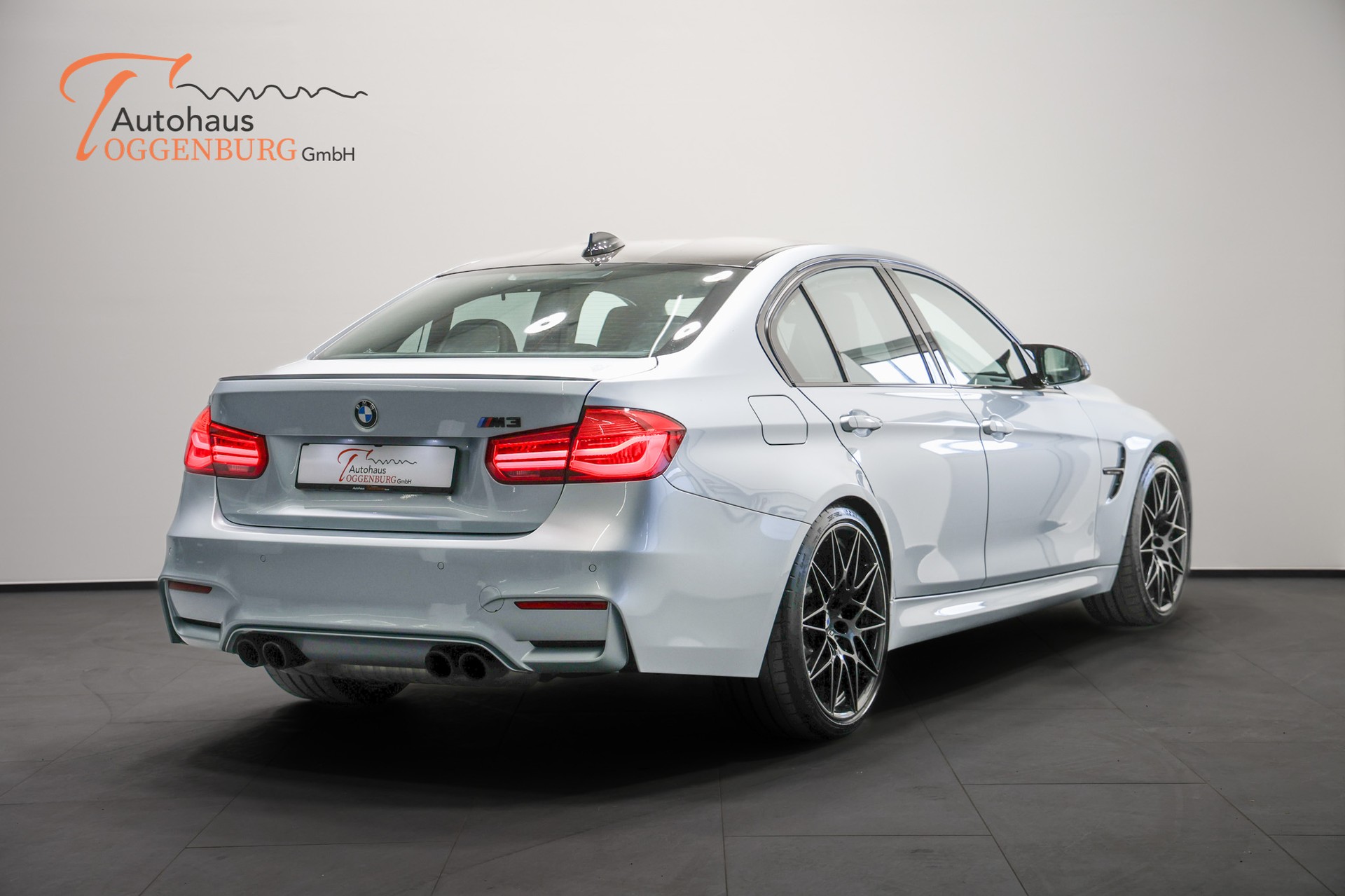 BMW M3 Competition Drivelogic *Individual Silverstone Metallic*-image-12