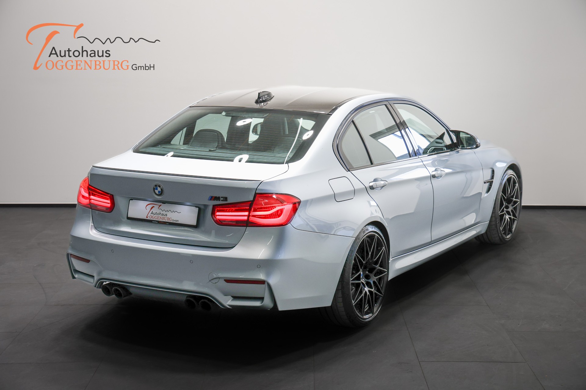 BMW M3 Competition Drivelogic *Individual Silverstone Metallic*-image-14