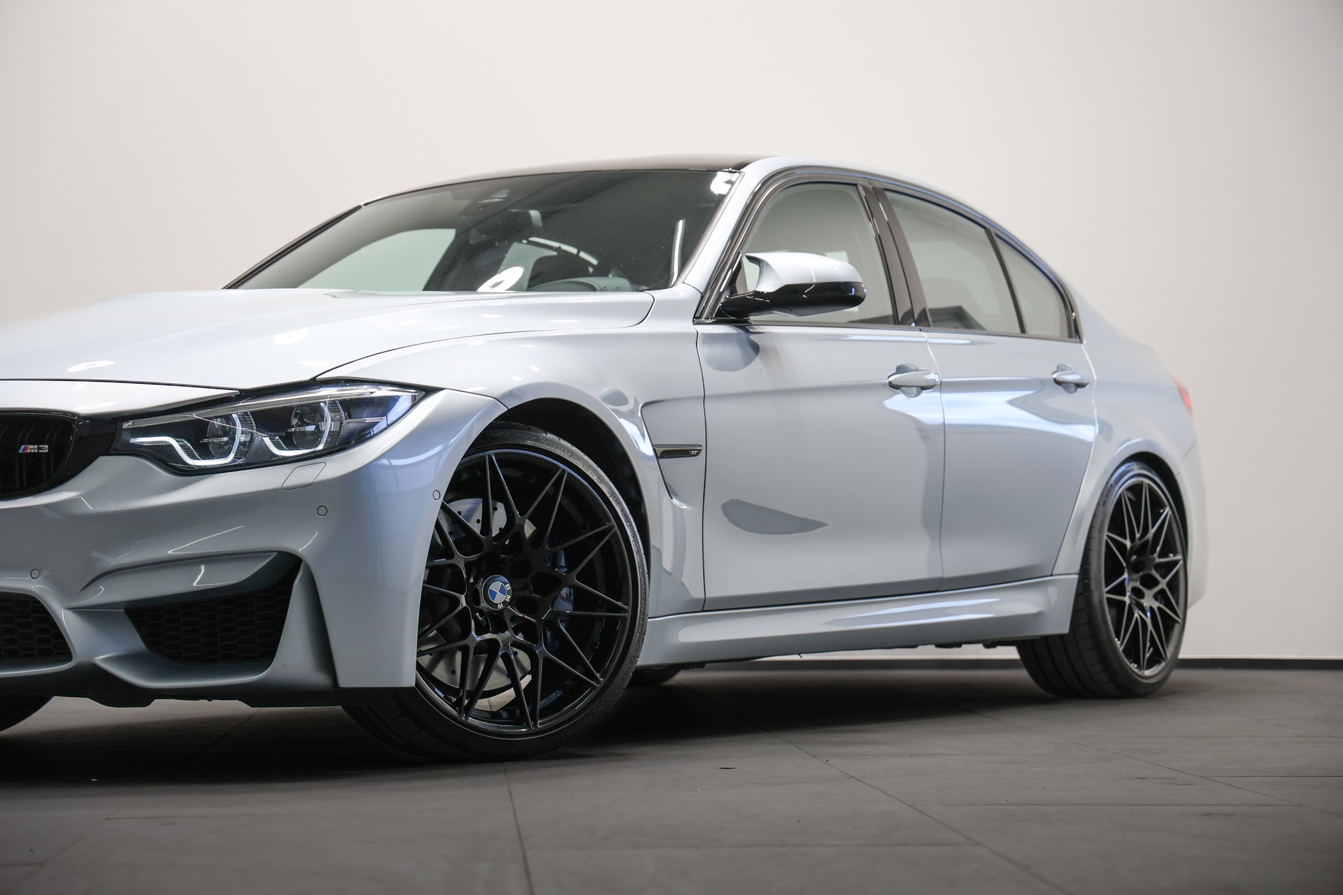 BMW M3 Competition Drivelogic *Individual Silverstone Metallic*-image-9
