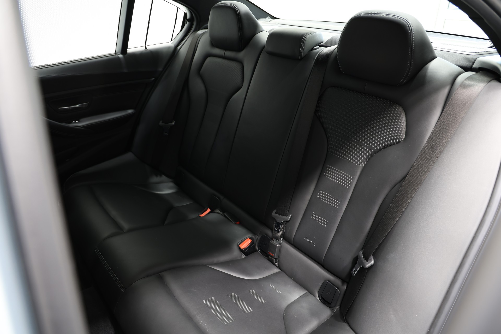 BMW M3 Competition Drivelogic *Individual Silverstone Metallic*-image-22