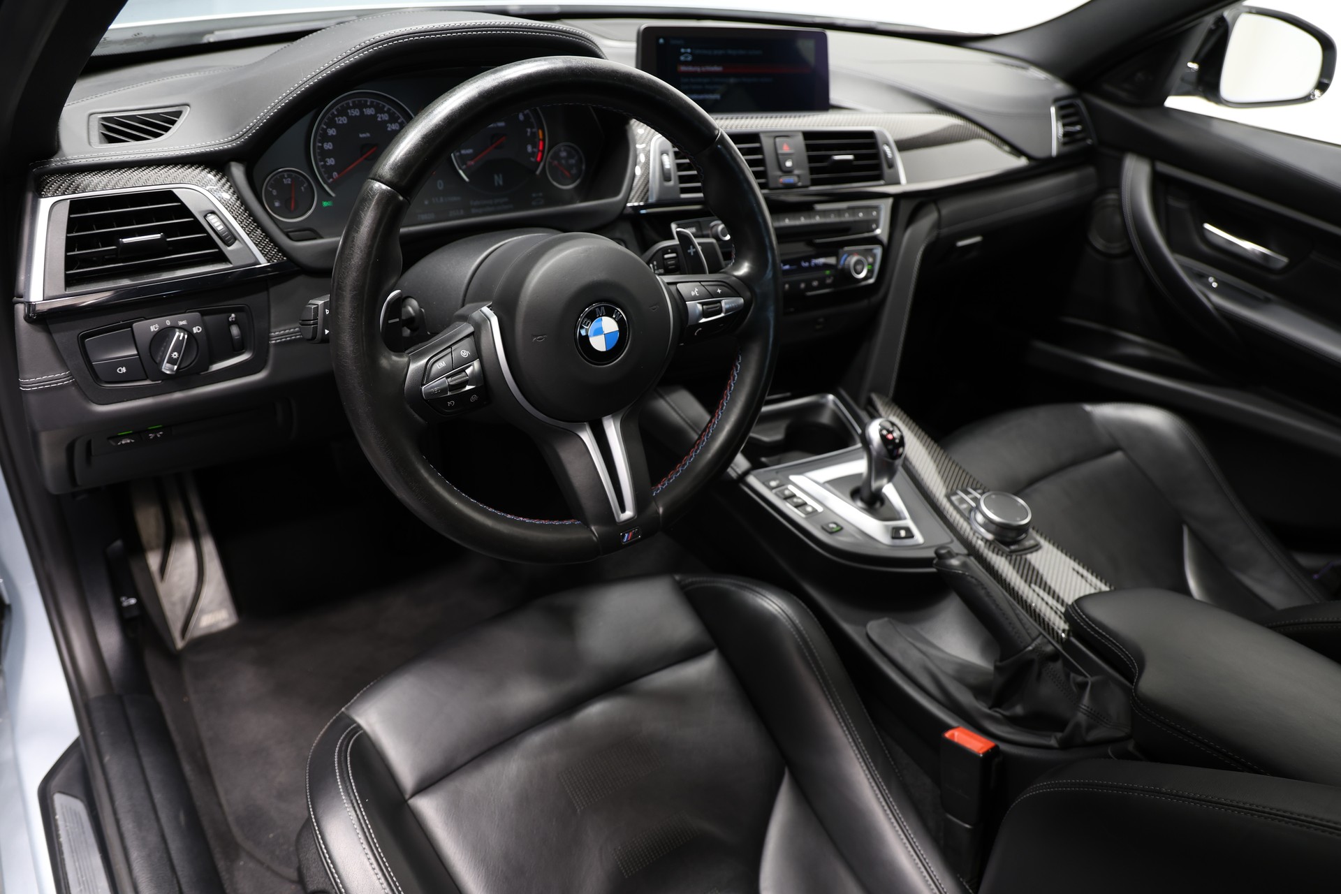 BMW M3 Competition Drivelogic *Individual Silverstone Metallic*-image-19