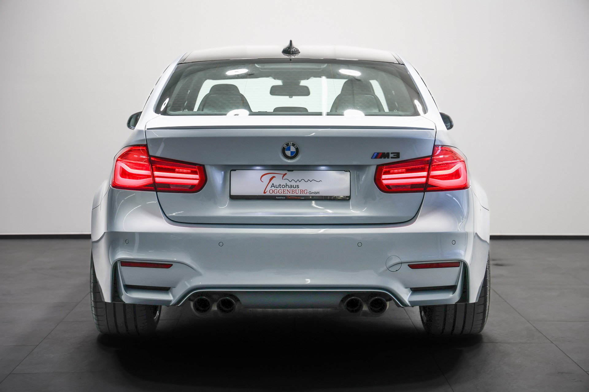 BMW M3 Competition Drivelogic *Individual Silverstone Metallic*-image-16