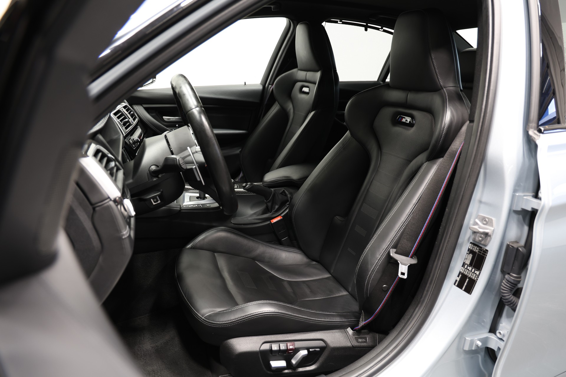 BMW M3 Competition Drivelogic *Individual Silverstone Metallic*-image-20