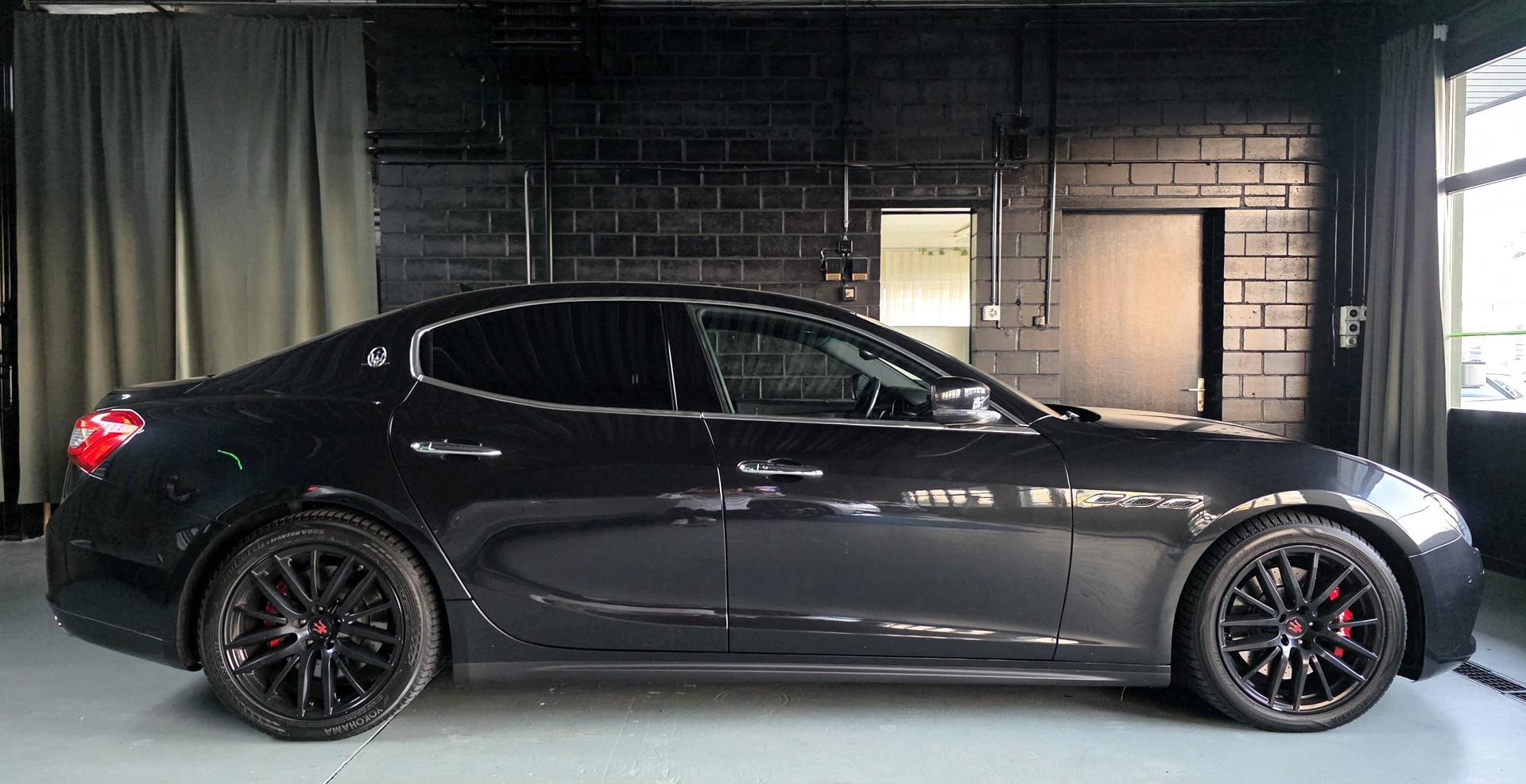 MASERATI Ghibli 3.0 V6 S Q4-image-1