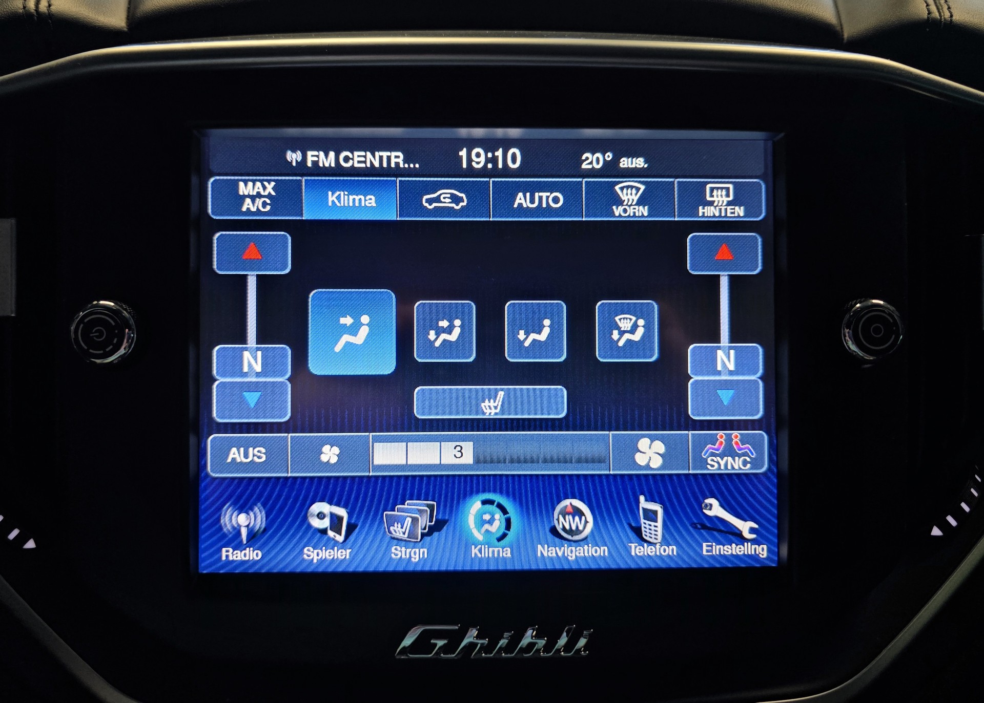MASERATI Ghibli 3.0 V6 S Q4-image-11