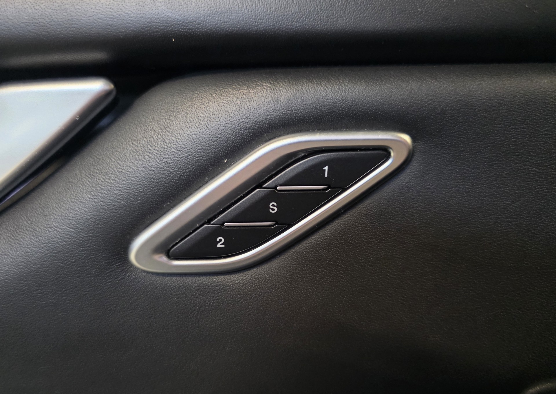 MASERATI Ghibli 3.0 V6 S Q4-image-14