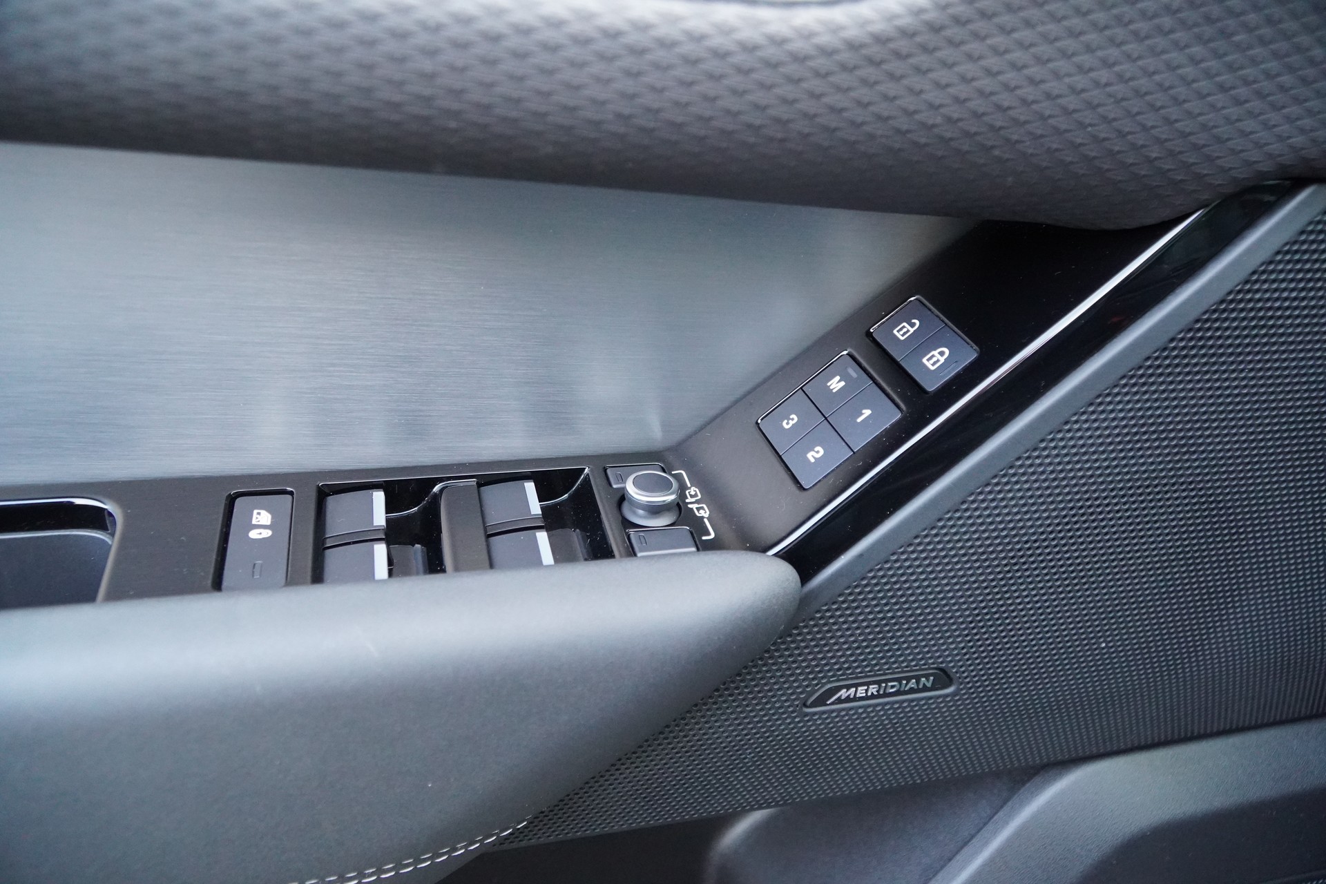 LAND ROVER Range Rover Velar R-Dynamic P400e 2.0 I4 PHEV SE Automatic-image-27