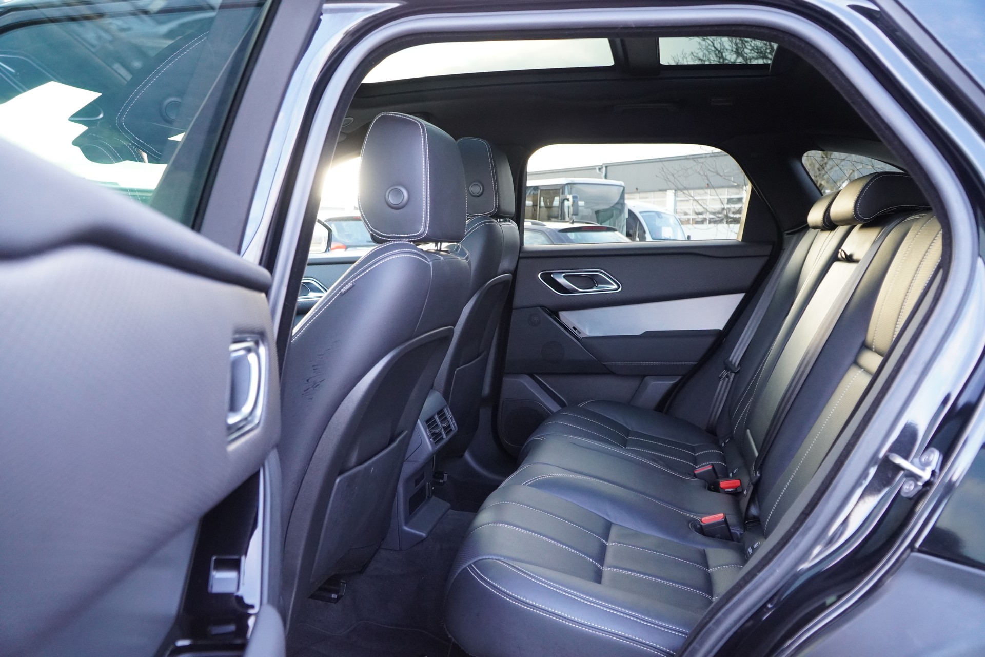 LAND ROVER Range Rover Velar R-Dynamic P400e 2.0 I4 PHEV SE Automatic-image-9