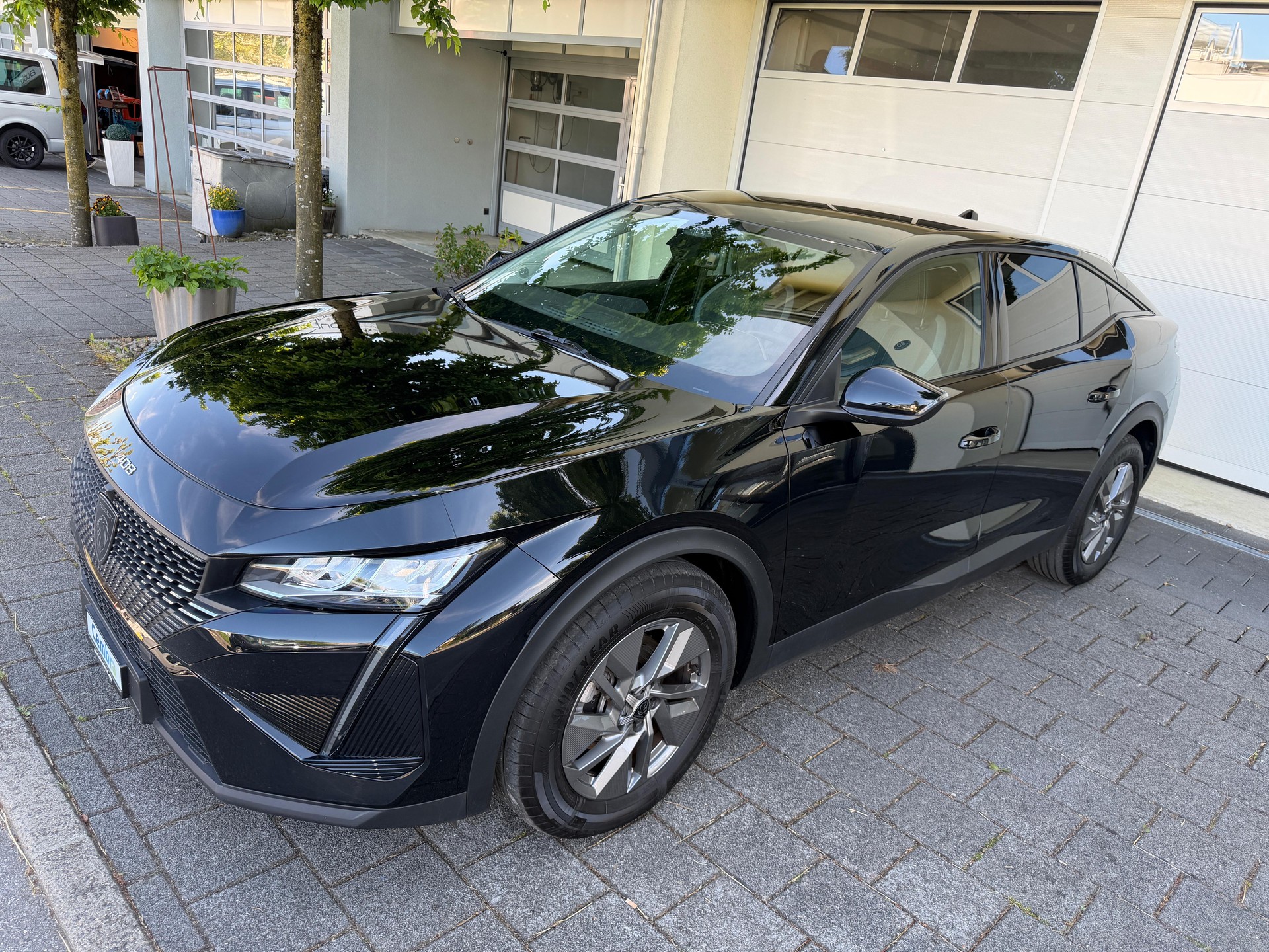 PEUGEOT 408 1.2 HEV 145 Allure-image-8