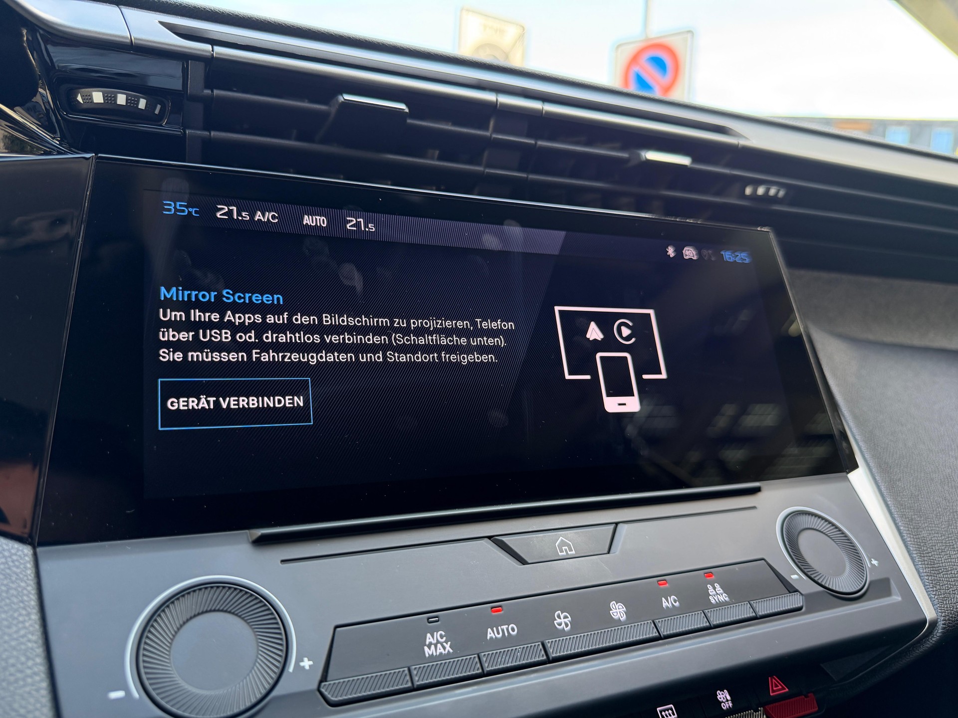 PEUGEOT 408 1.2 HEV 145 Allure-image-19