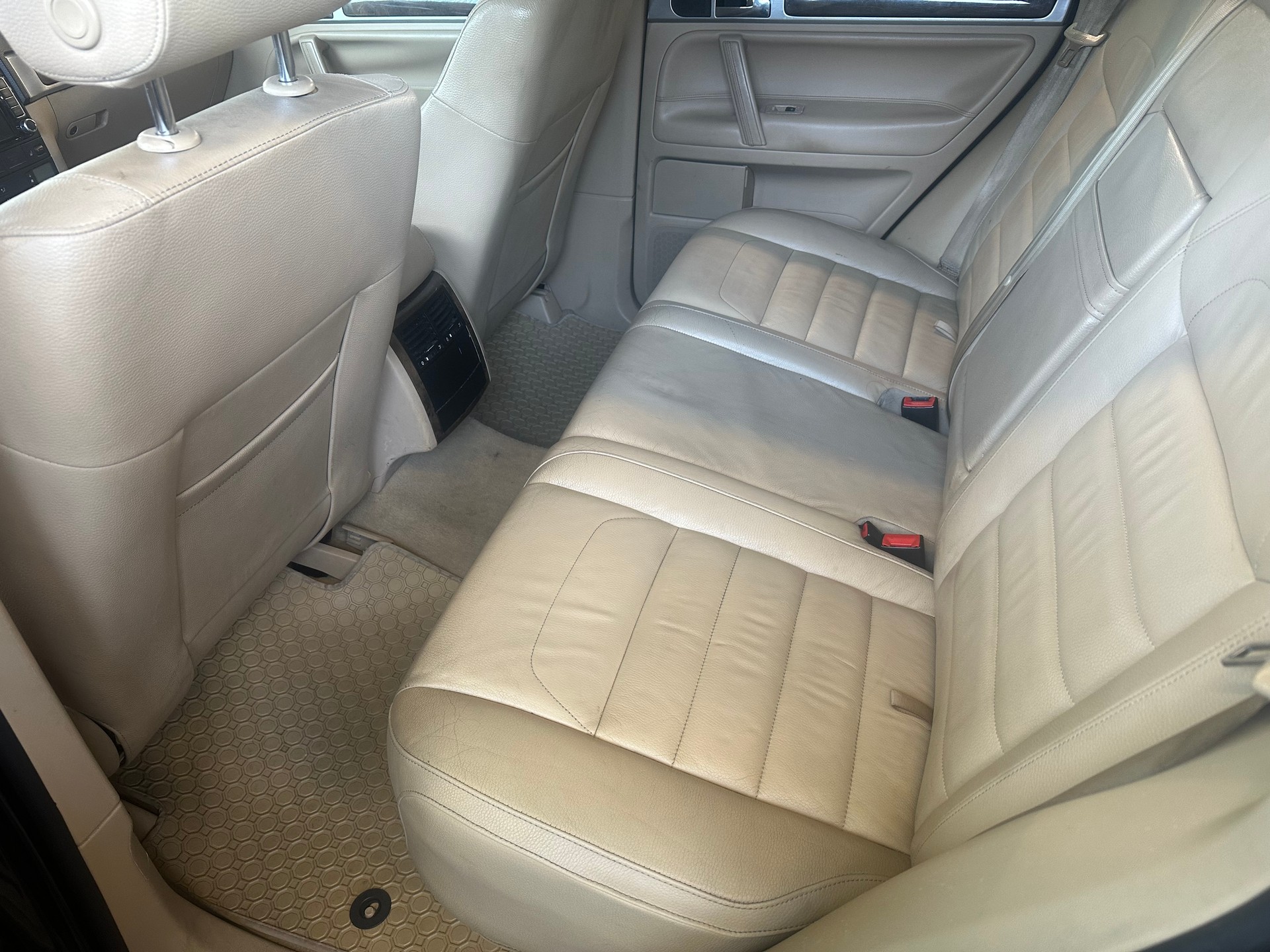 VW Touareg 3.0 TDI Tiptronic-image-11