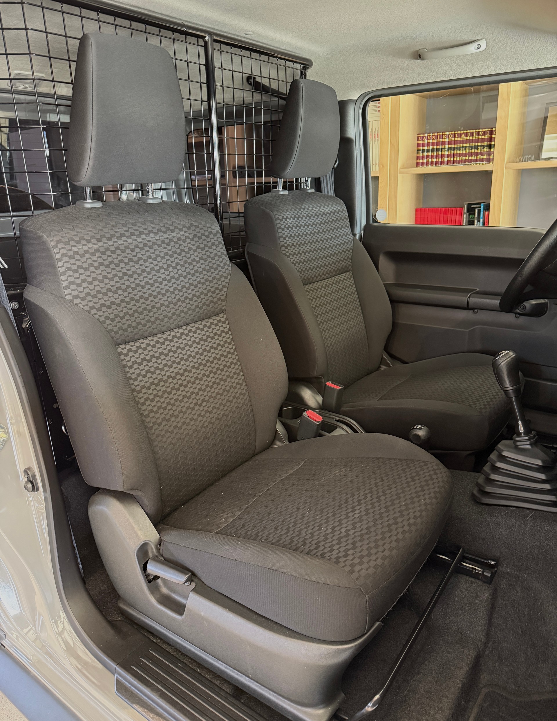 SUZUKI Jimny 1.5 Compact+ 4x4-image-8