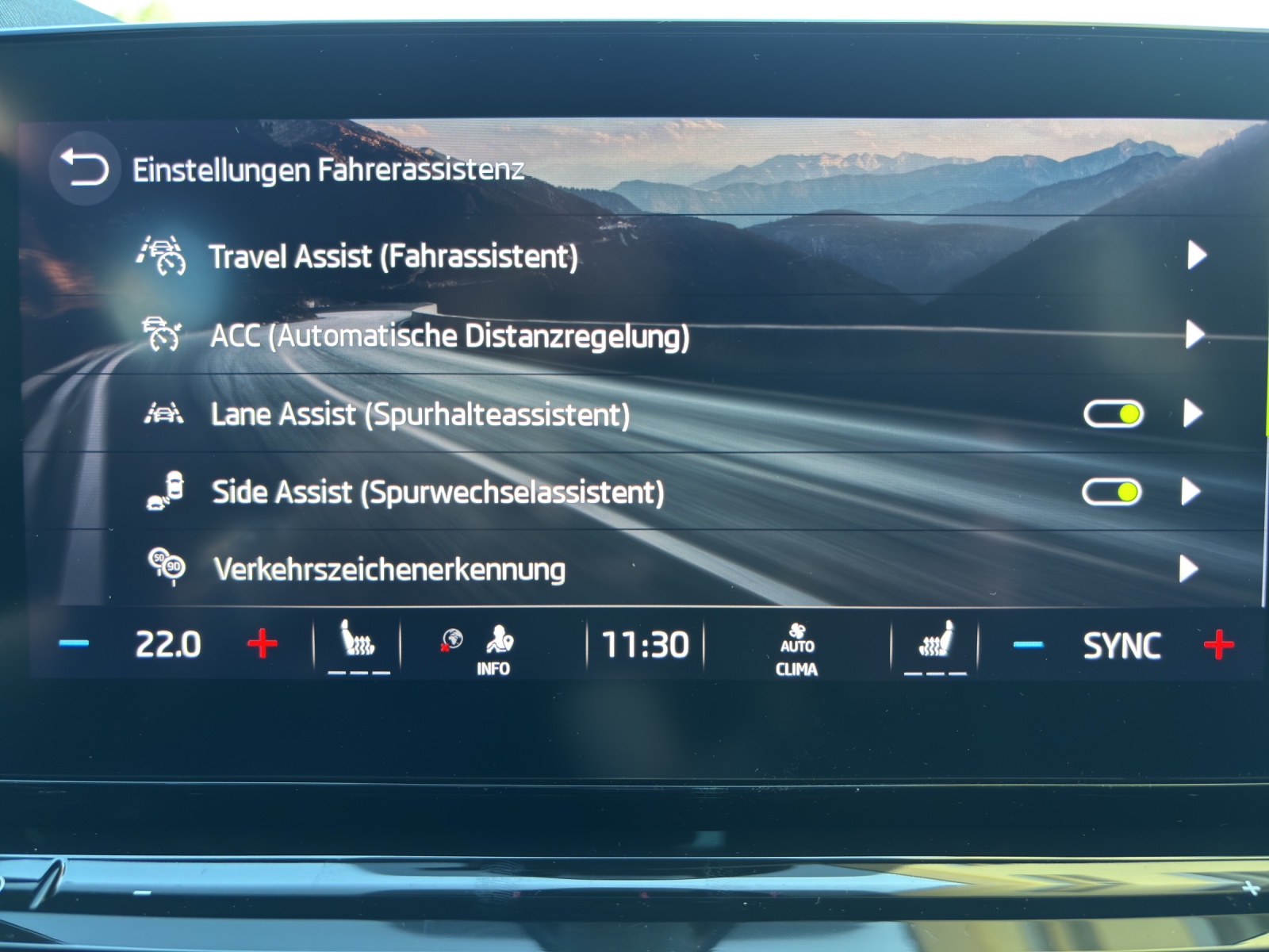 SKODA Octavia Combi 2.0 TSI DSG RS mit AHK, Standheizung & elektr. einstellbarer Fahrer- und Beifahrersitz-image-27
