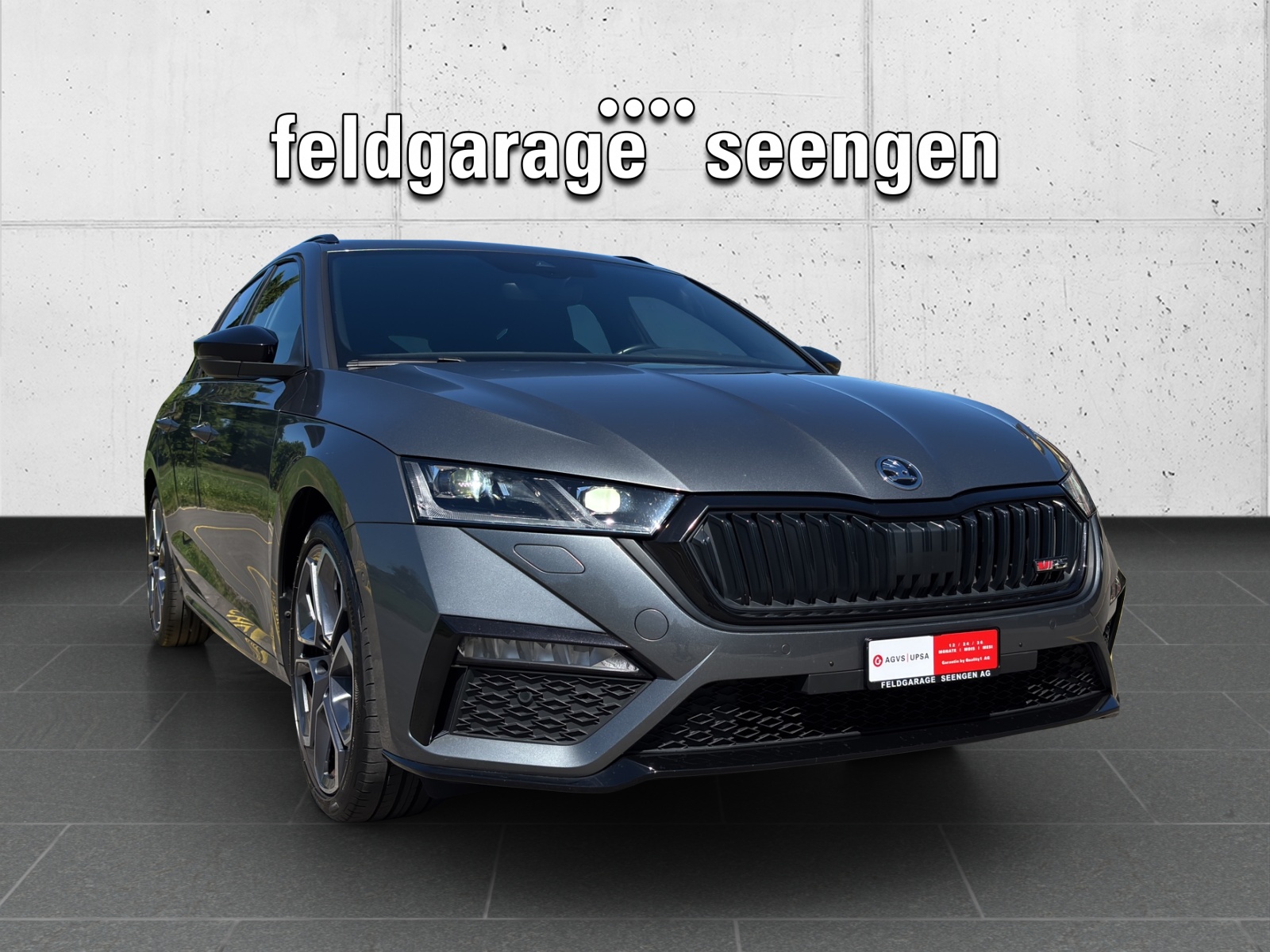 SKODA Octavia Combi 2.0 TSI DSG RS mit AHK, Standheizung & elektr. einstellbarer Fahrer- und Beifahrersitz-showroom-element-2